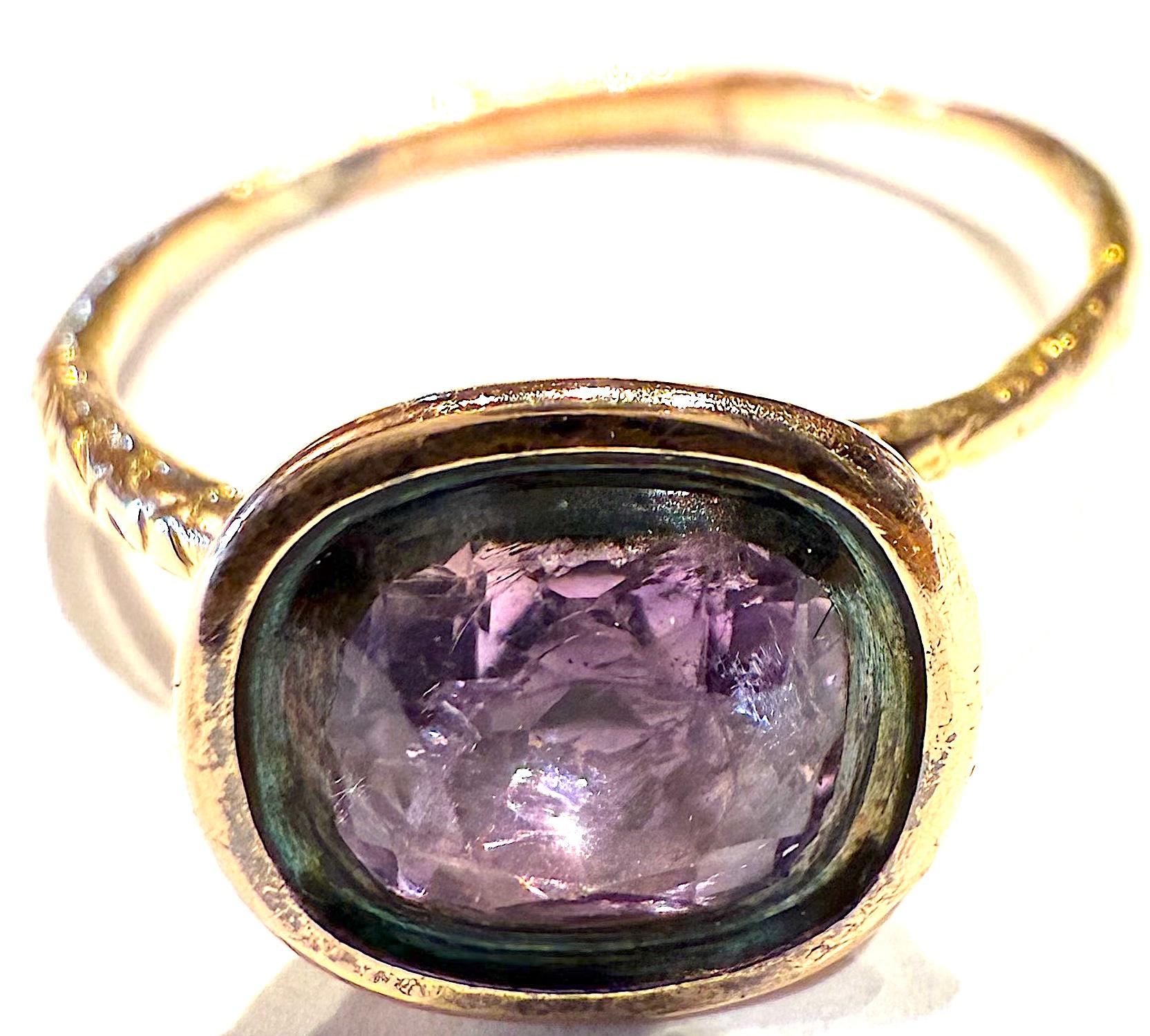 Regency C1820 Anello con ametista sfaccettata incastonata a cesto in 15 carati e fascia in ourobouros in vendita