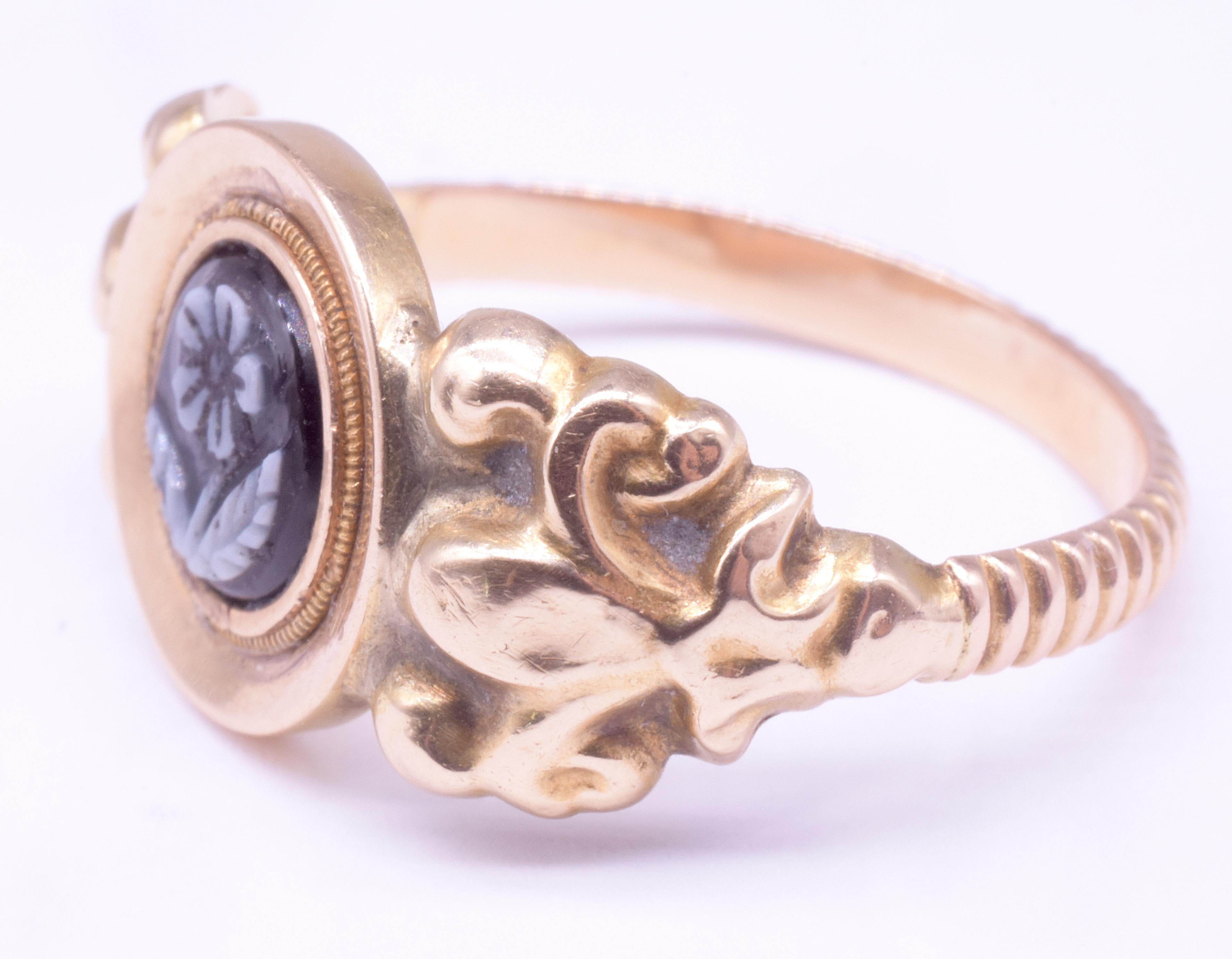 C1820 18K Onyx Forget Me Not Mourning Ring w Intricately Carved Shoulders For Sale 5