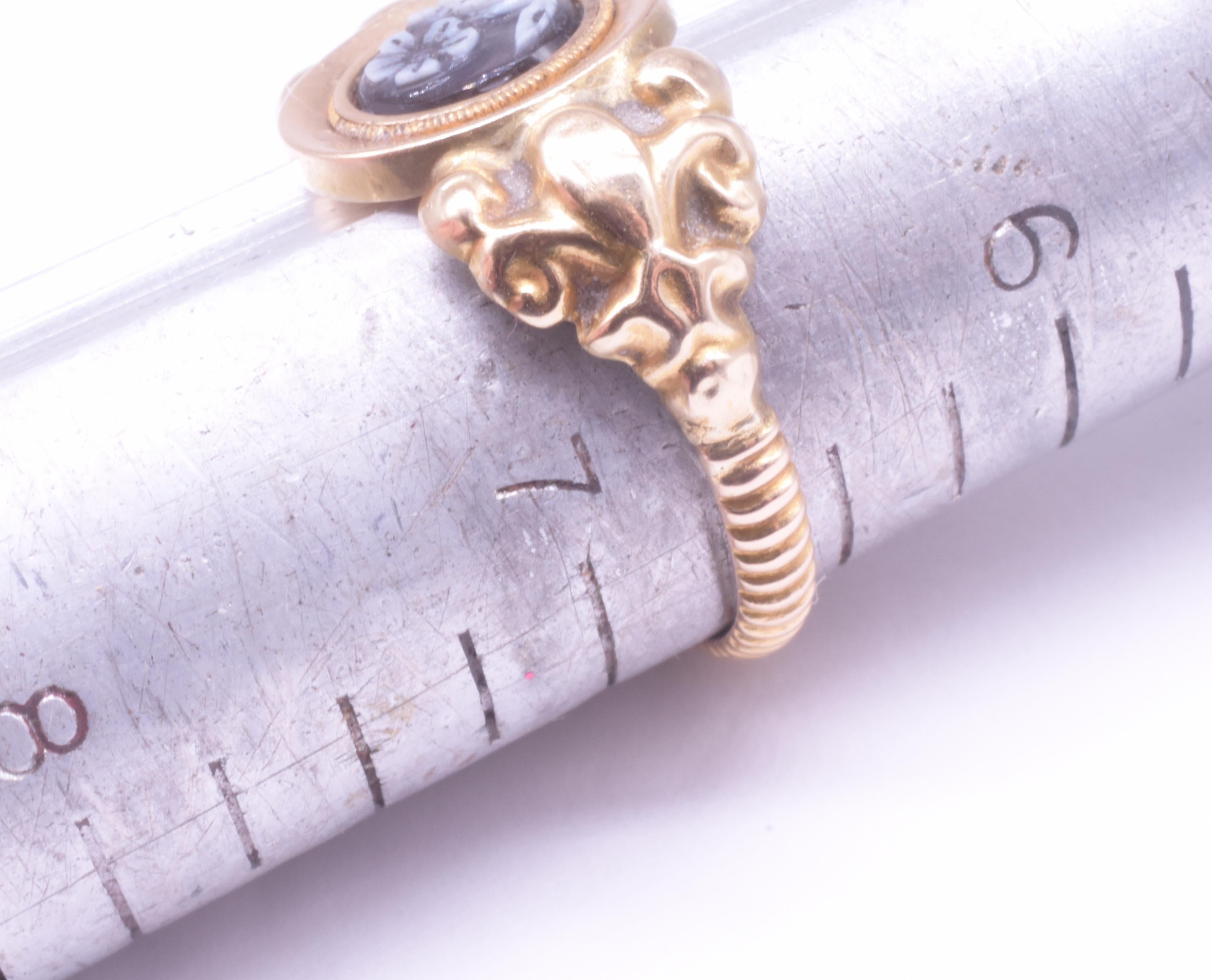 C1820 18K Onyx Forget Me Not Mourning Ring w Intricately Carved Shoulders For Sale 6
