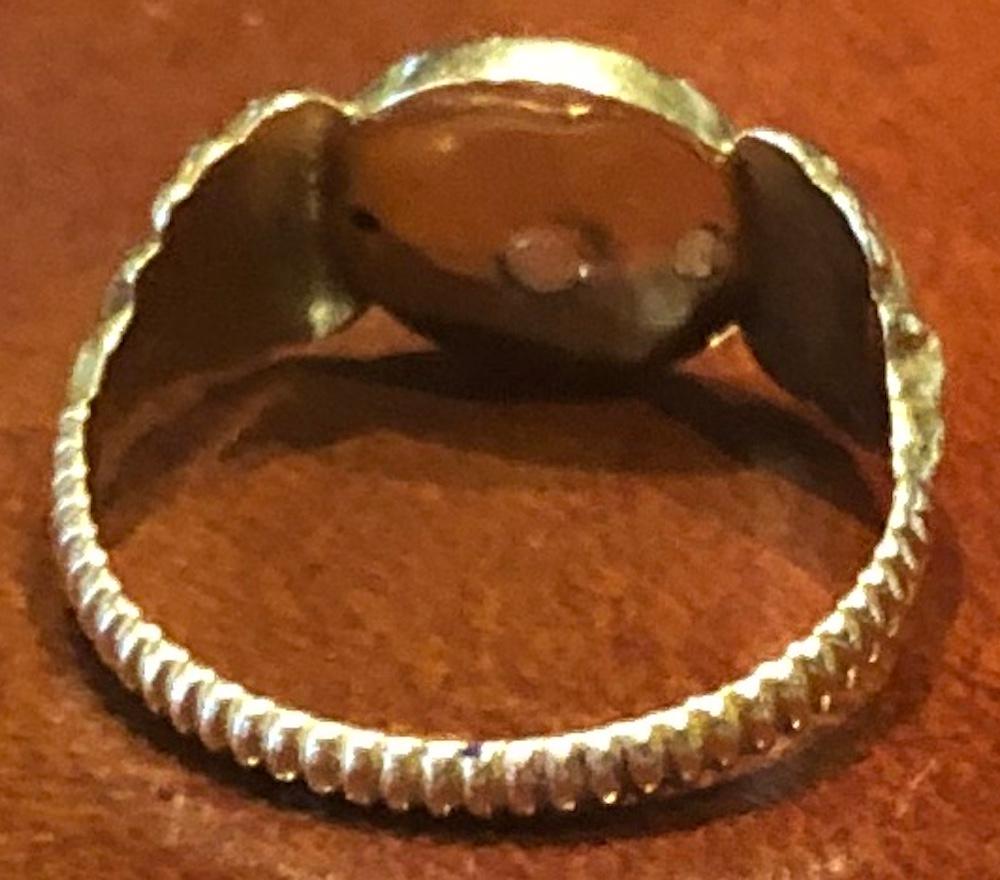 C1820 18K Onyx Forget Me Not Mourning Ring w Intricately Carved Shoulders For Sale 1