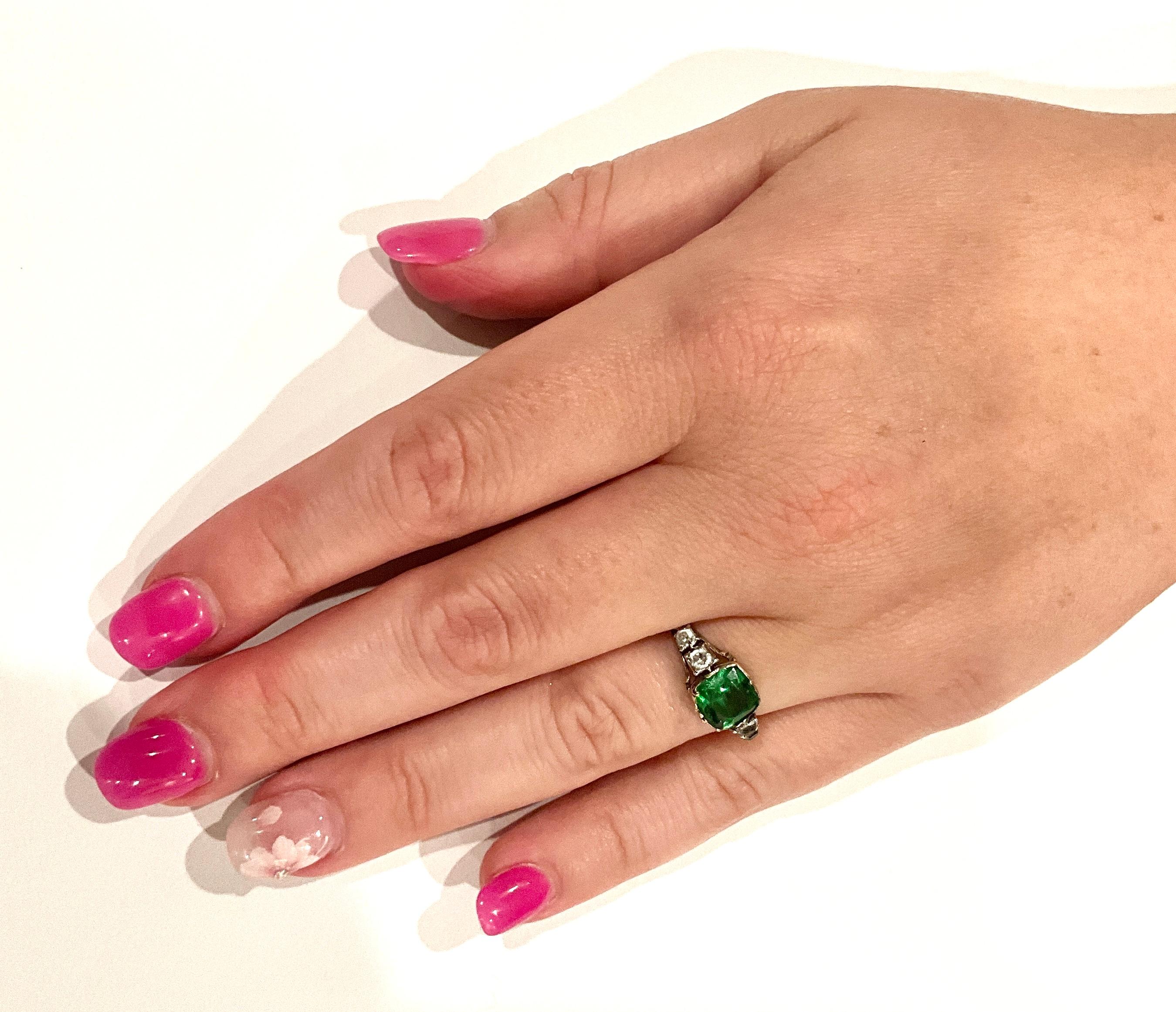 C1820 Anillo de esmeralda y diamantes engastados en cesta de pasta en venta 8