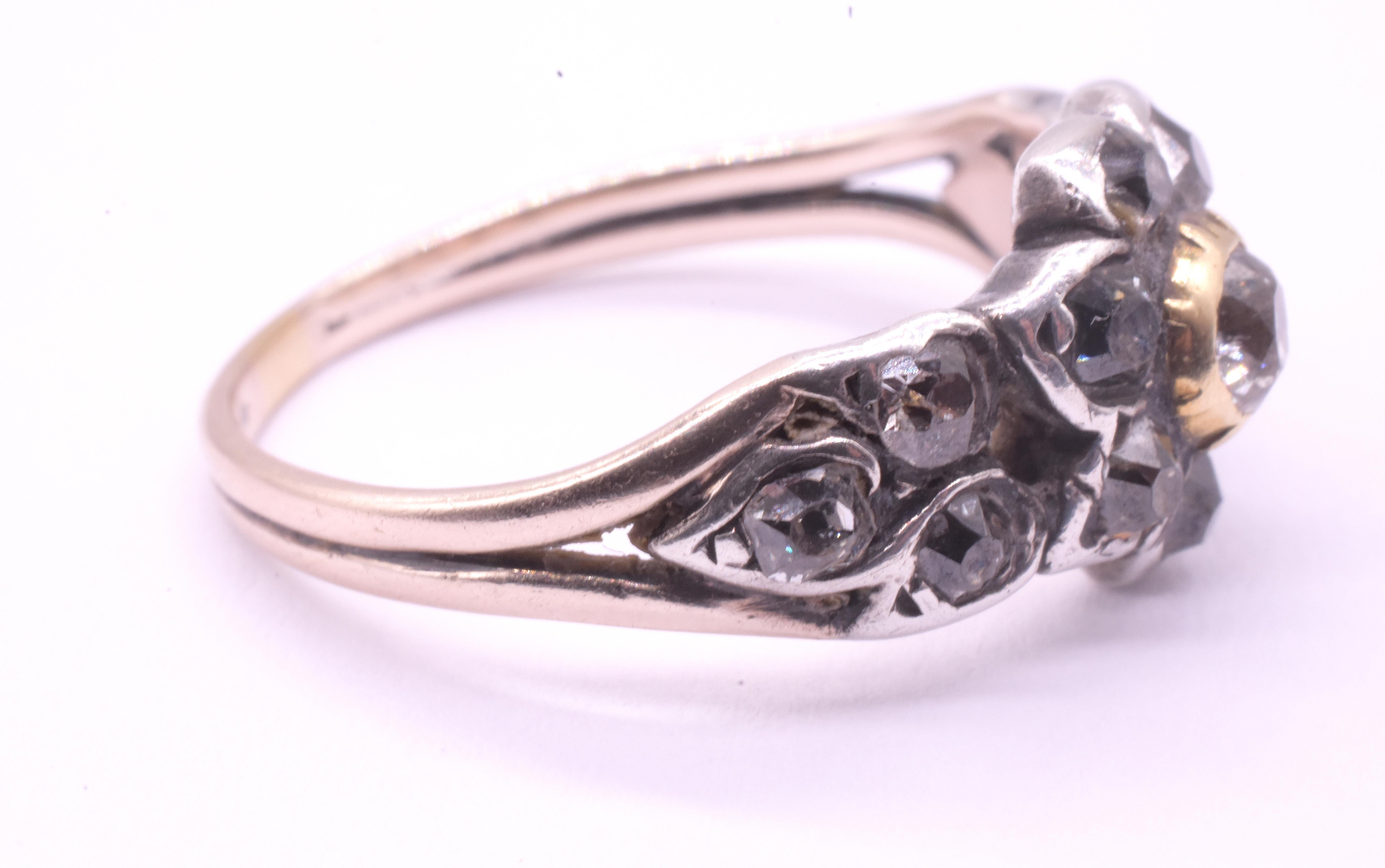 Anello a grappolo con diamante georgiano del 1820, con baldacchino d'oro a forma di graffetta in vendita 4