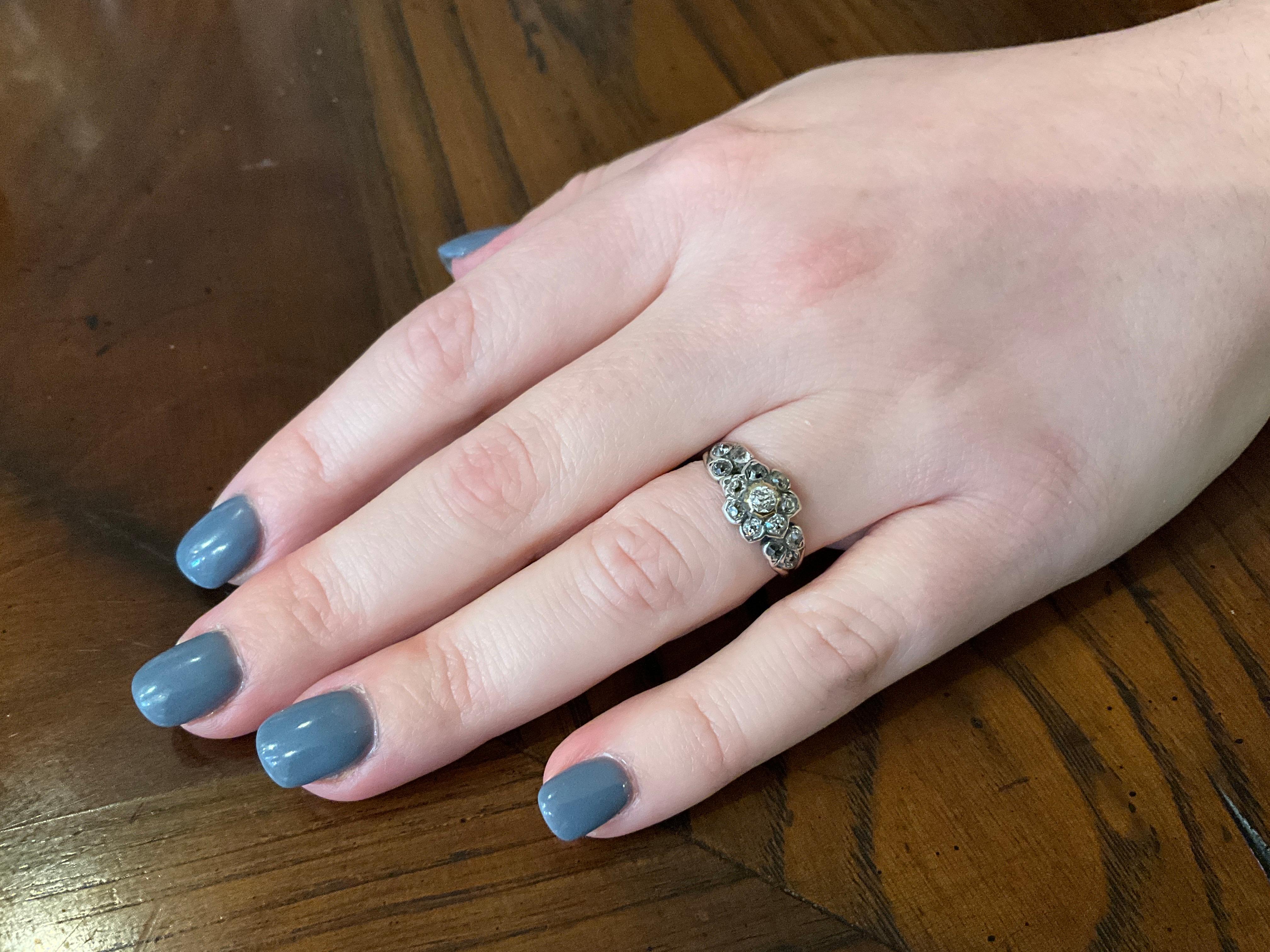 Anello a grappolo con diamante georgiano del 1820, con baldacchino d'oro a forma di graffetta in vendita 5