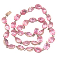 C1820 Pasta rosa georgiana Riviere sobre plata dorada 16"