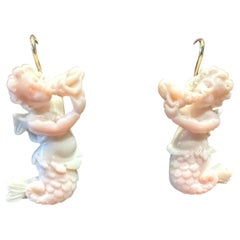 Boucles d'oreilles en coquillage sculptées à la main, représentant des tritons, datant de 1860 environ