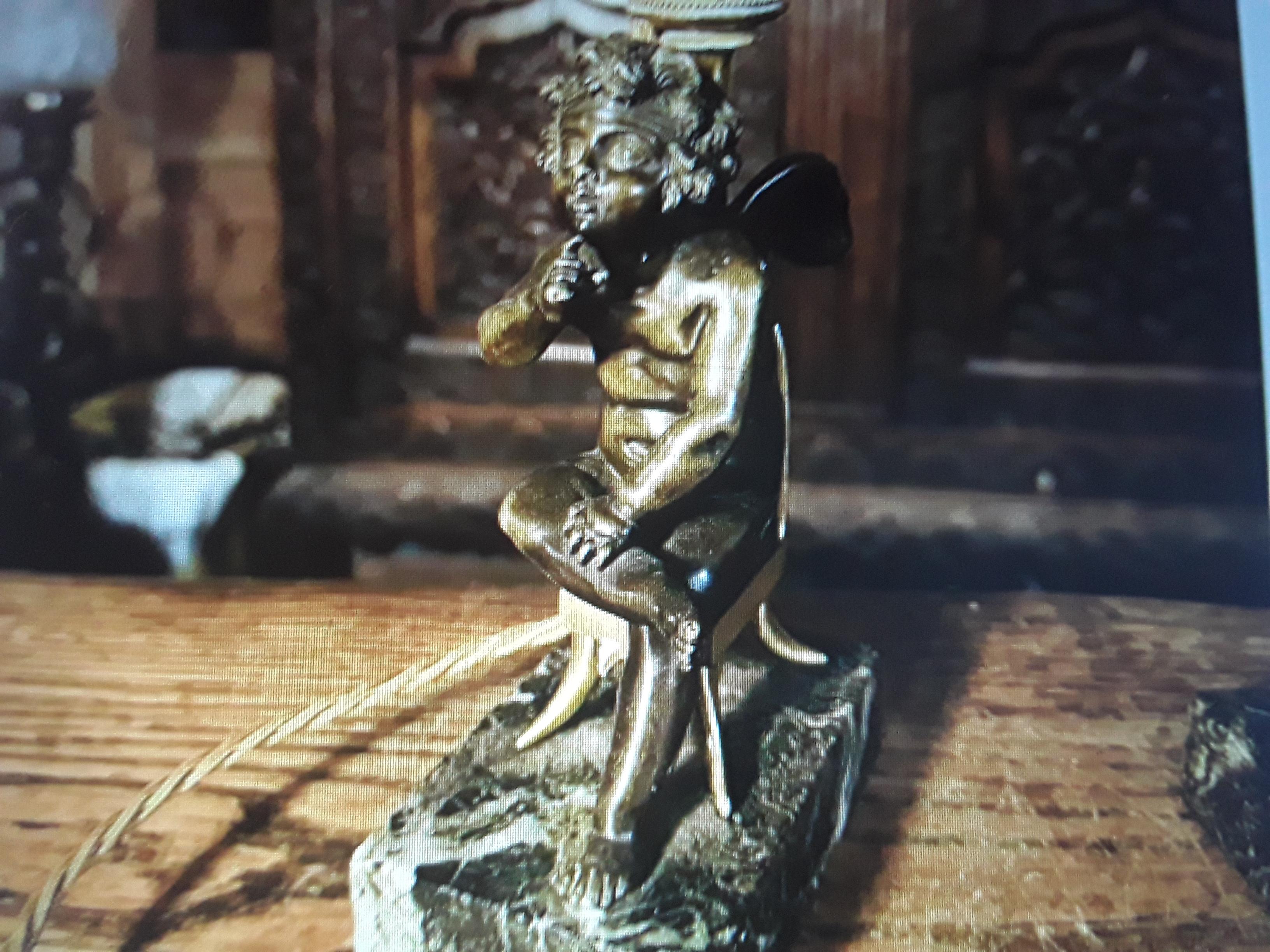 Français Paire de lampes de bureau de style Régence française en bronze doré/ patiné représentant des chérubins, vers 1820 en vente