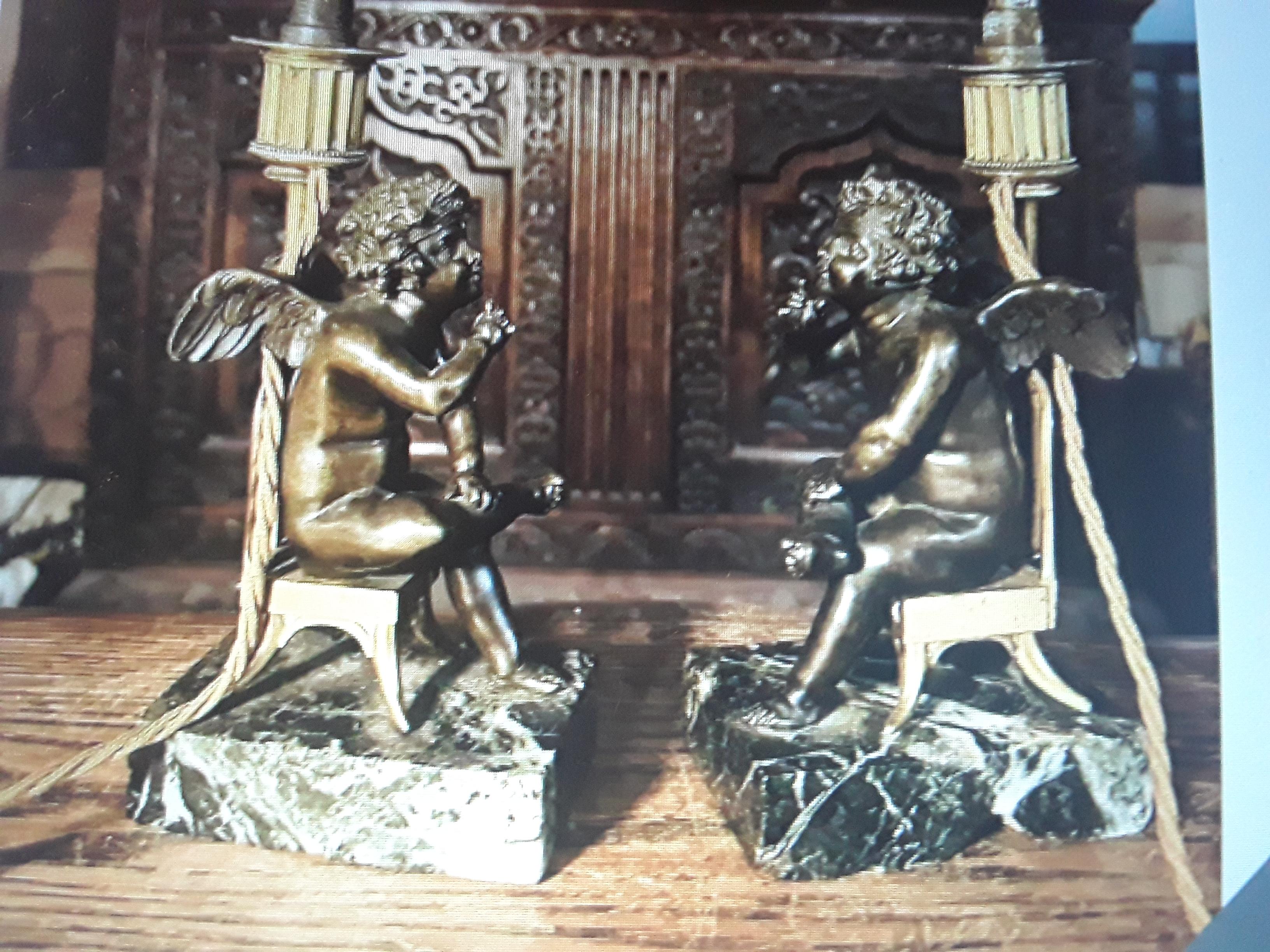 Paire de lampes de bureau de style Régence française en bronze doré/ patiné représentant des chérubins, vers 1820 Bon état - En vente à Opa Locka, FL
