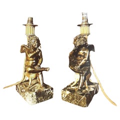 c1820 Pareja de lámparas de sobremesa de bronce dorado/patinado con querubín de la Regencia francesa