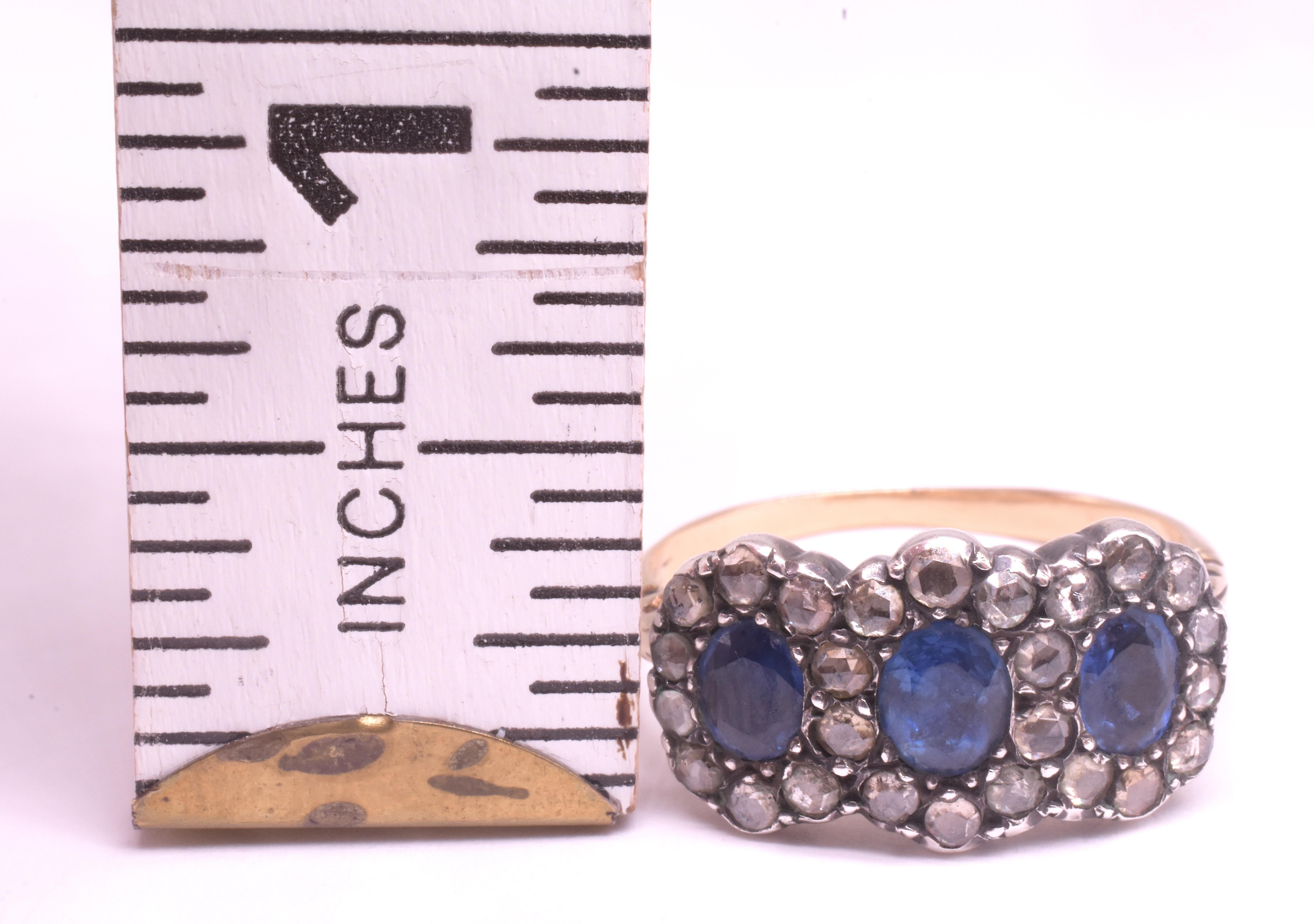 Dreifacher Cluster-Schleifenring mit C1820 Saphir und Diamant im Angebot 1