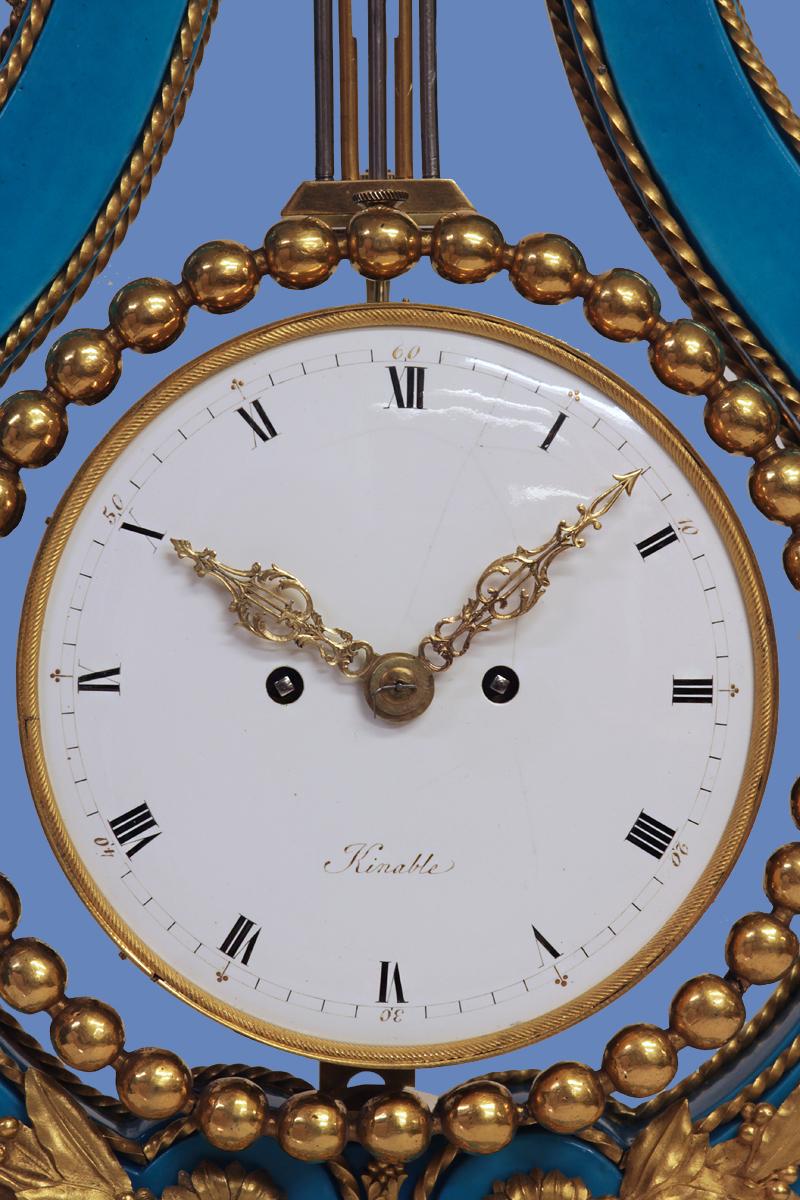Très rare horloge lyre en porcelaine bleu turquoise et bronze doré, vers 1820 en vente 3