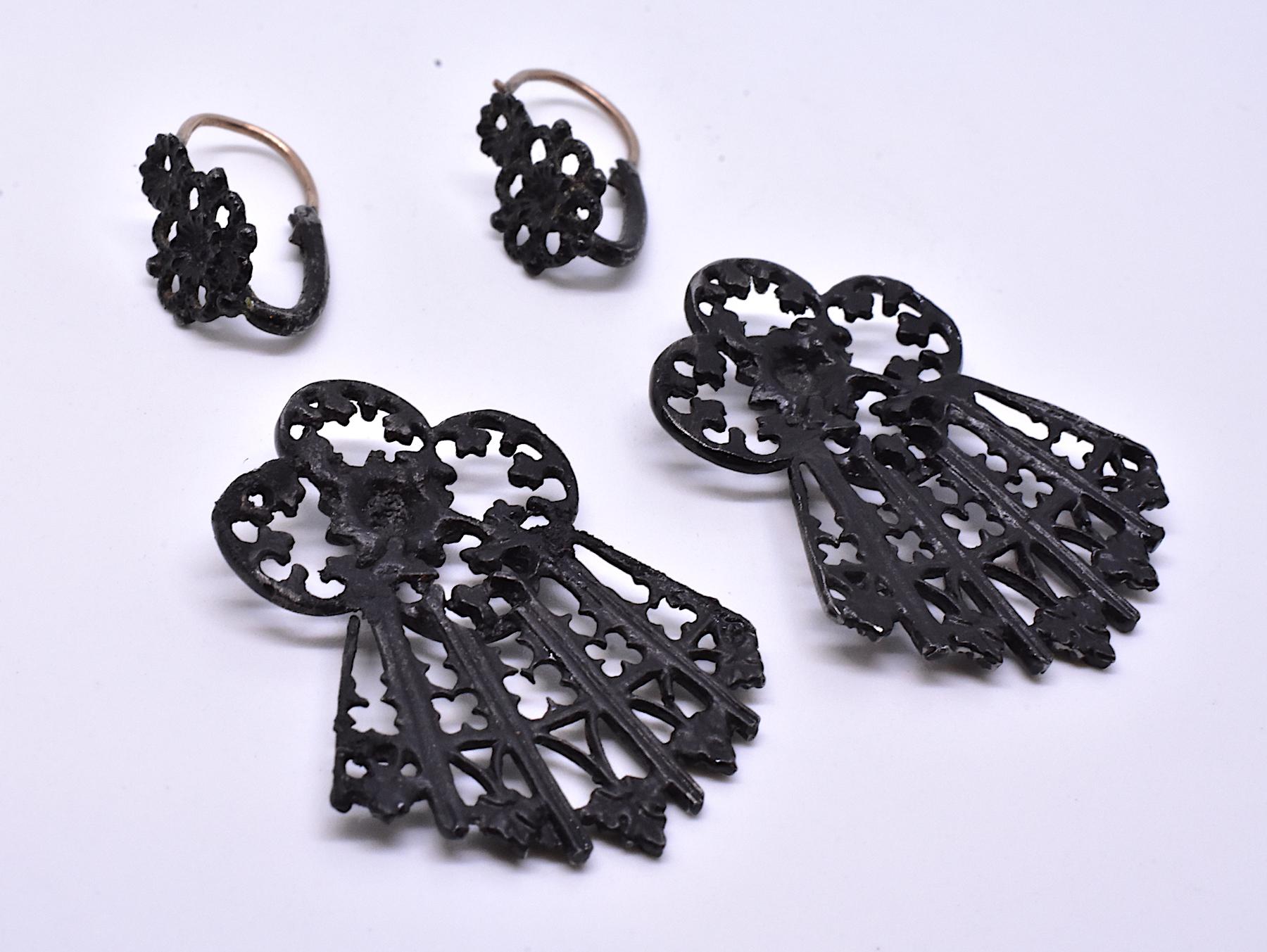 Berlin Iron Gothic Revival Earrings, circa 1830 In Excellent Condition In Baltimore, MD