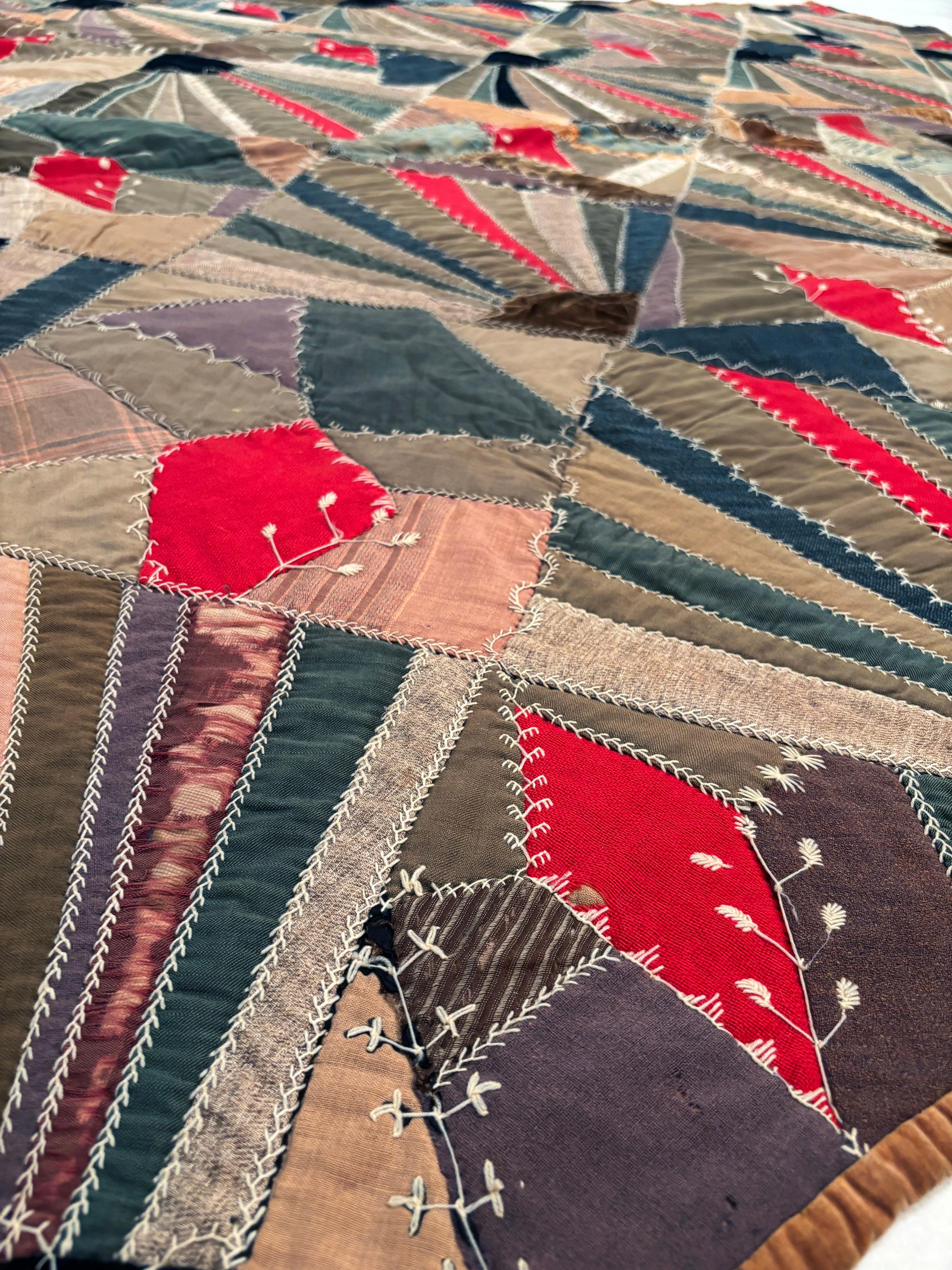 ca. 1830 Crazy Quilt in Taupen, Braun-, Marine- und Rottönen, Samt, Leinen, Baumwolle im Angebot 8