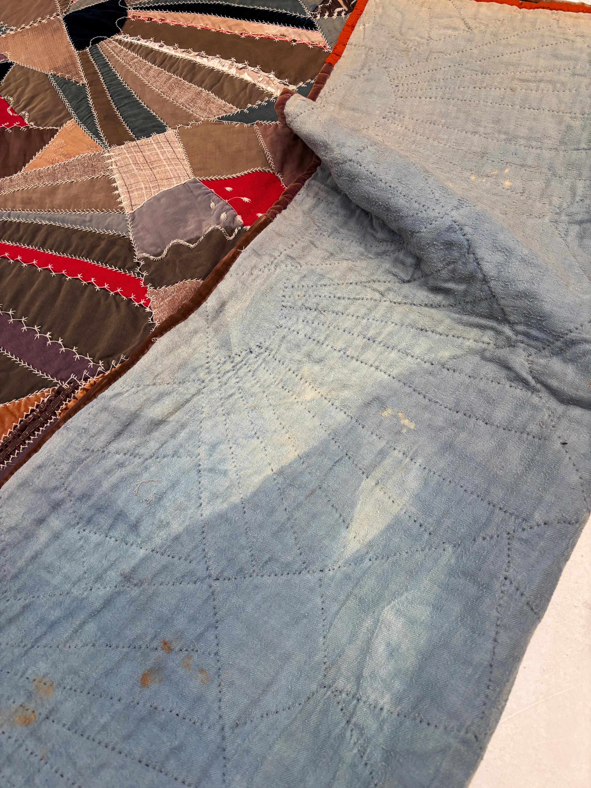 ca. 1830 Crazy Quilt in Taupen, Braun-, Marine- und Rottönen, Samt, Leinen, Baumwolle im Angebot 10