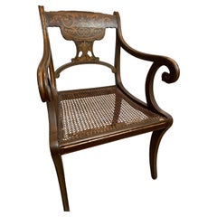 Bemalter offener Sessel aus den 1830er Jahren mit Sitz aus Schilfrohr