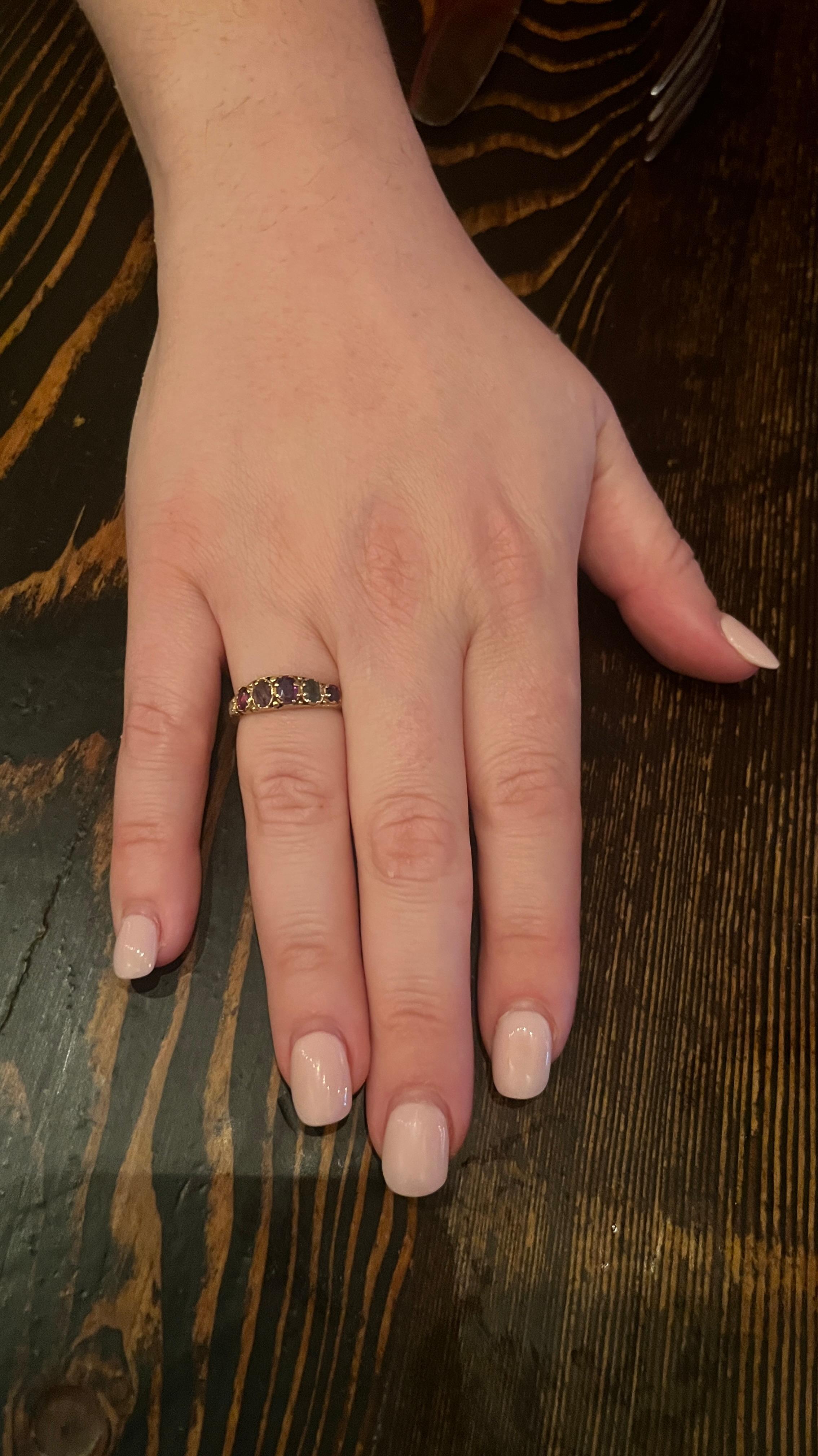 C1840 Anillo Regard de 15 quilates con rubí, esmeralda, granate, amatista, rubí y diamante en venta 8