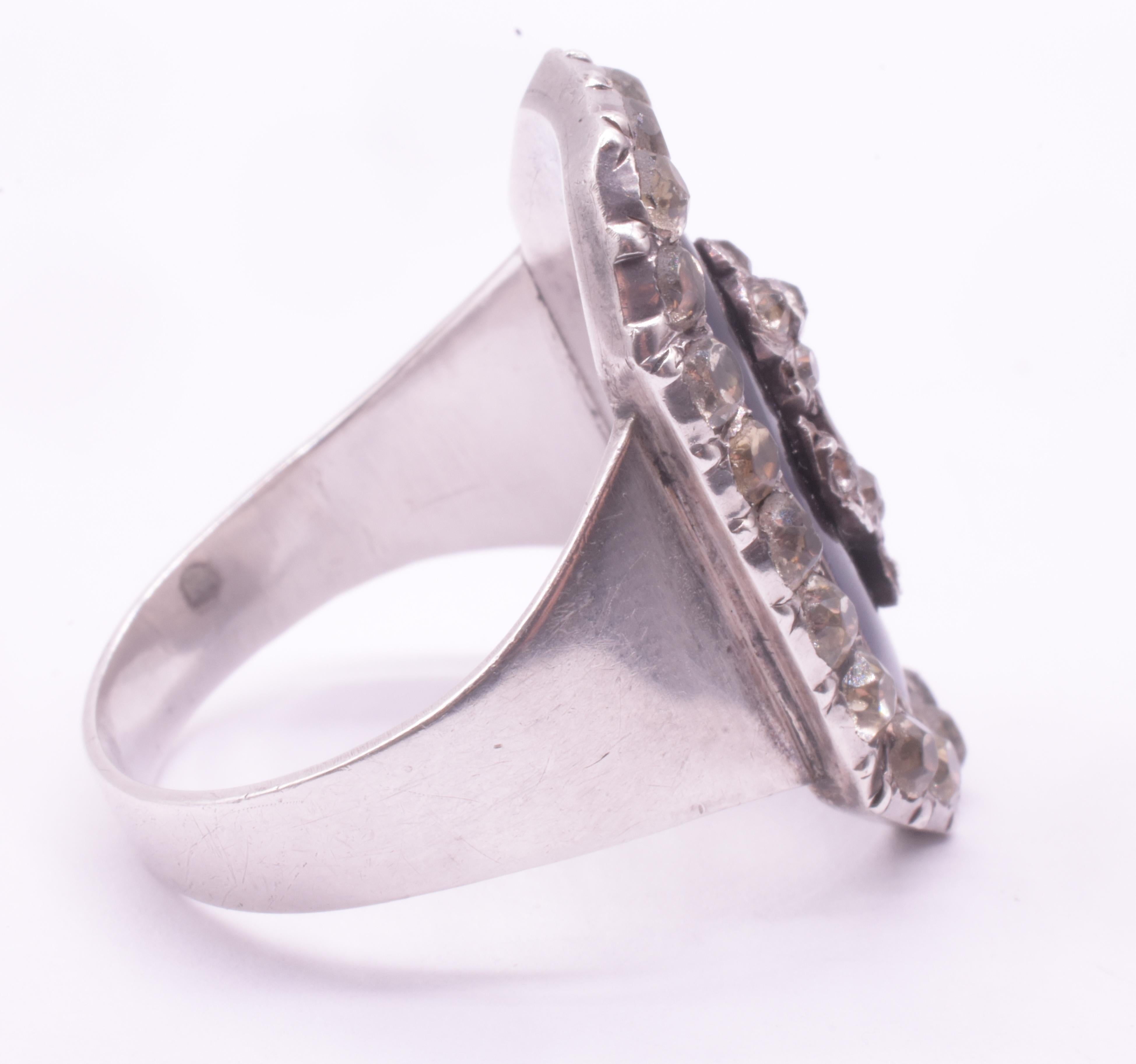 Victorien Bague églomese octogonale en argent émaillé avec motif Forget Me Not Design, C1850 en vente