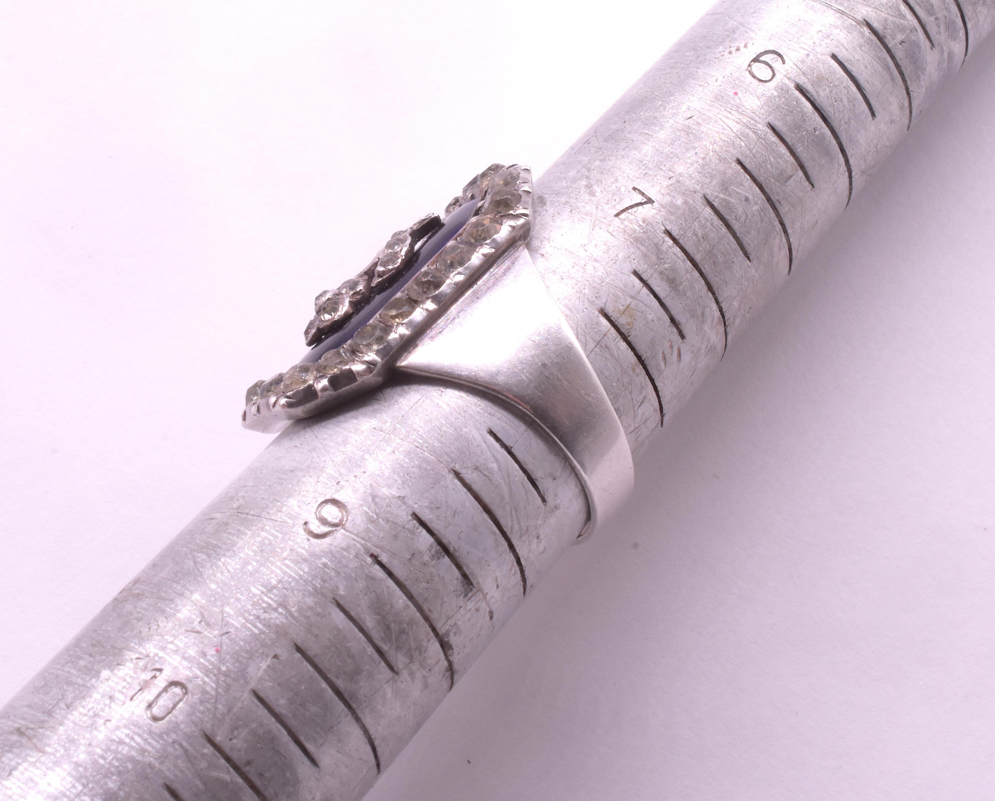 Bague églomese octogonale en argent émaillé avec motif Forget Me Not Design, C1850 en vente 2