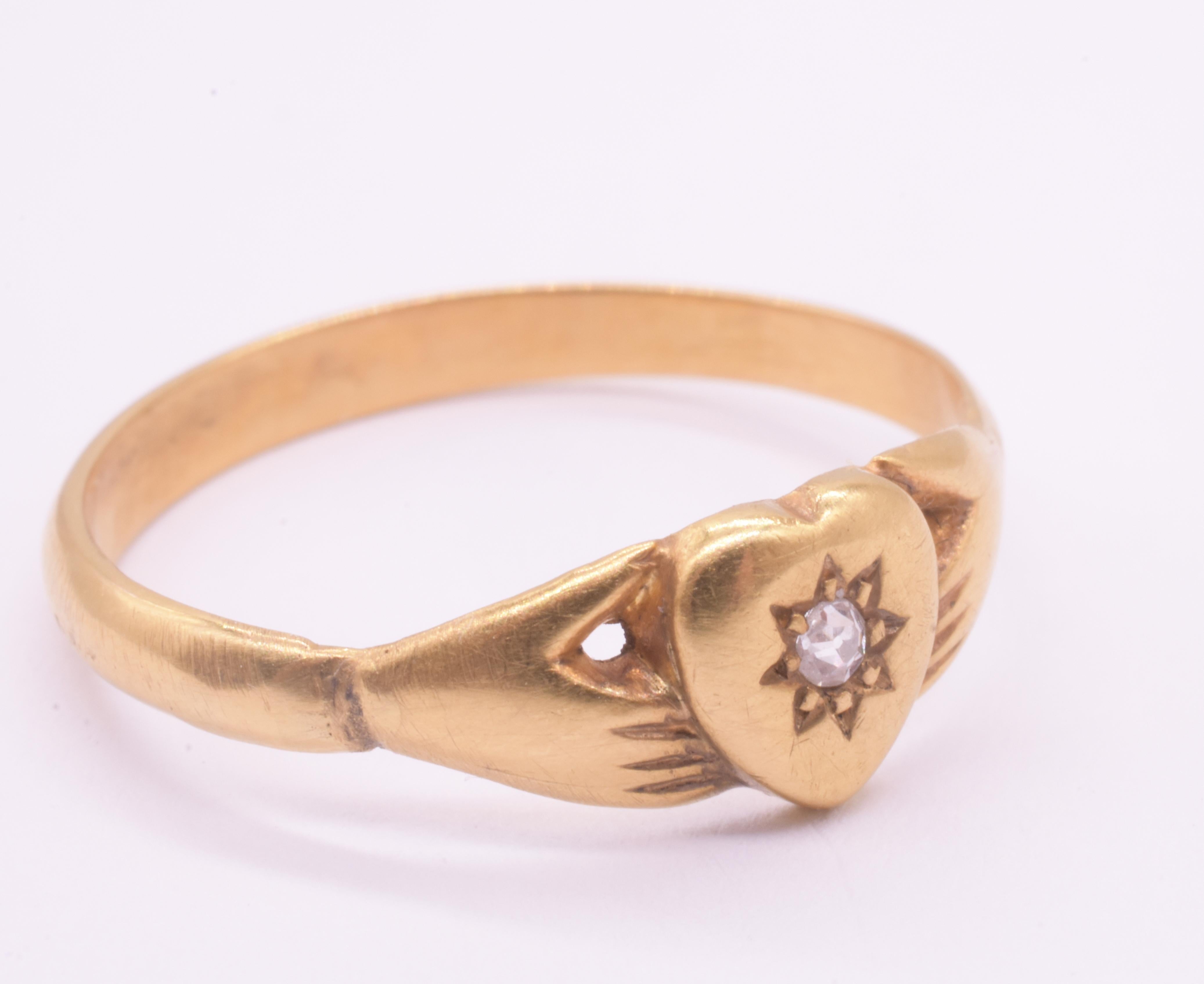 Anello Fede Mani che stringono il cuore con stella in smalto intagliato C1850 in vendita 4