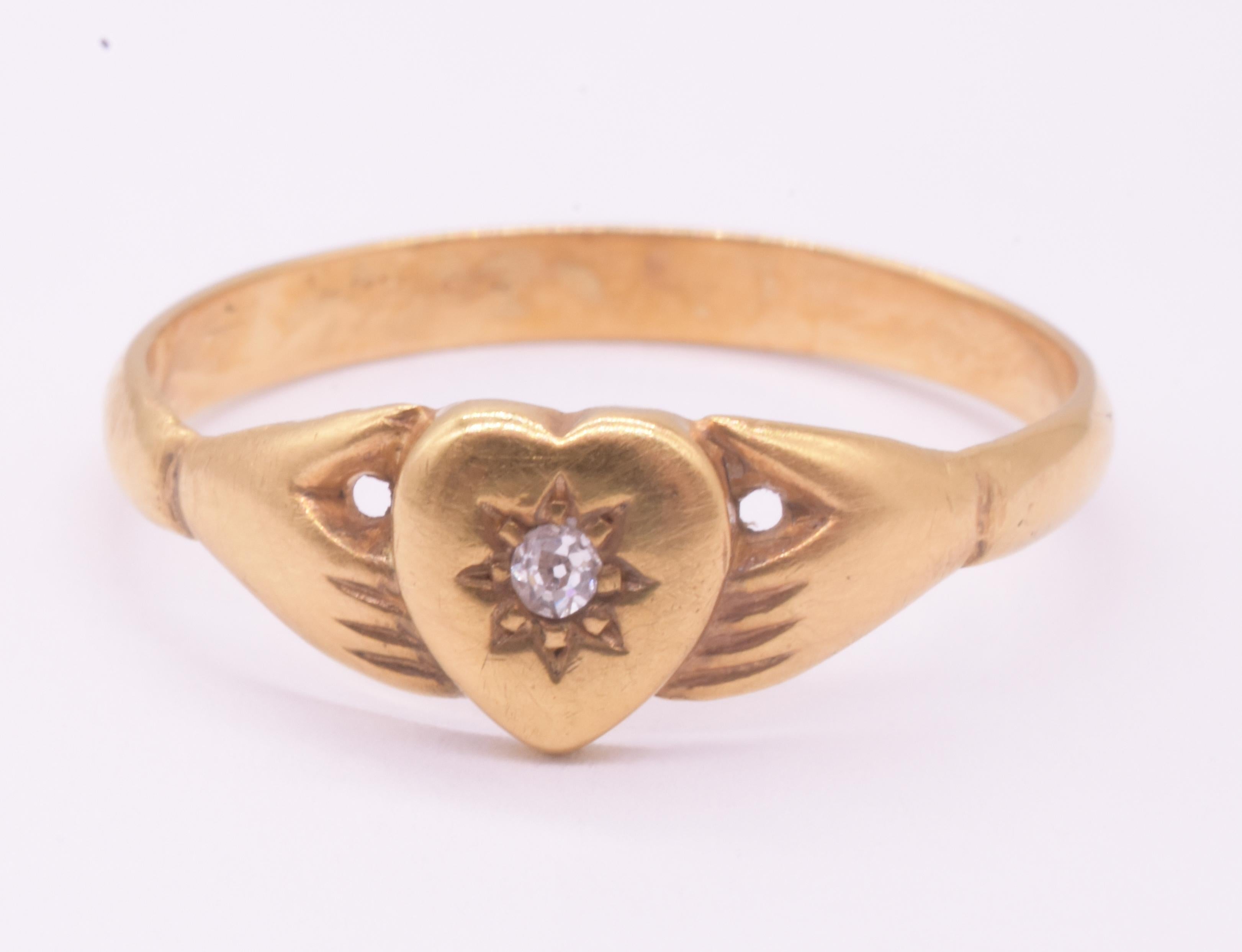 Anello Fede Mani che stringono il cuore con stella in smalto intagliato C1850 in vendita 8