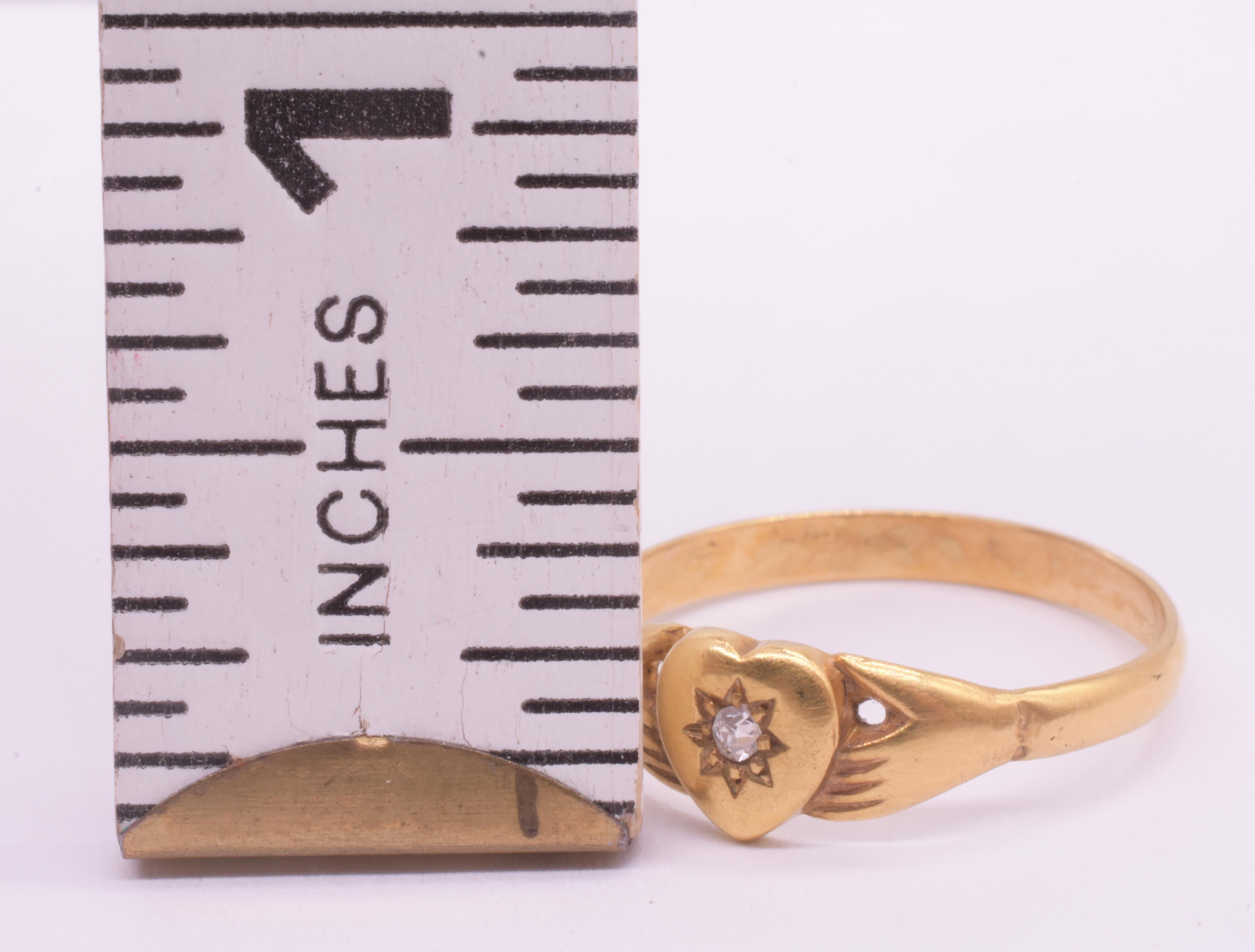 Anello Fede Mani che stringono il cuore con stella in smalto intagliato C1850 in vendita 1