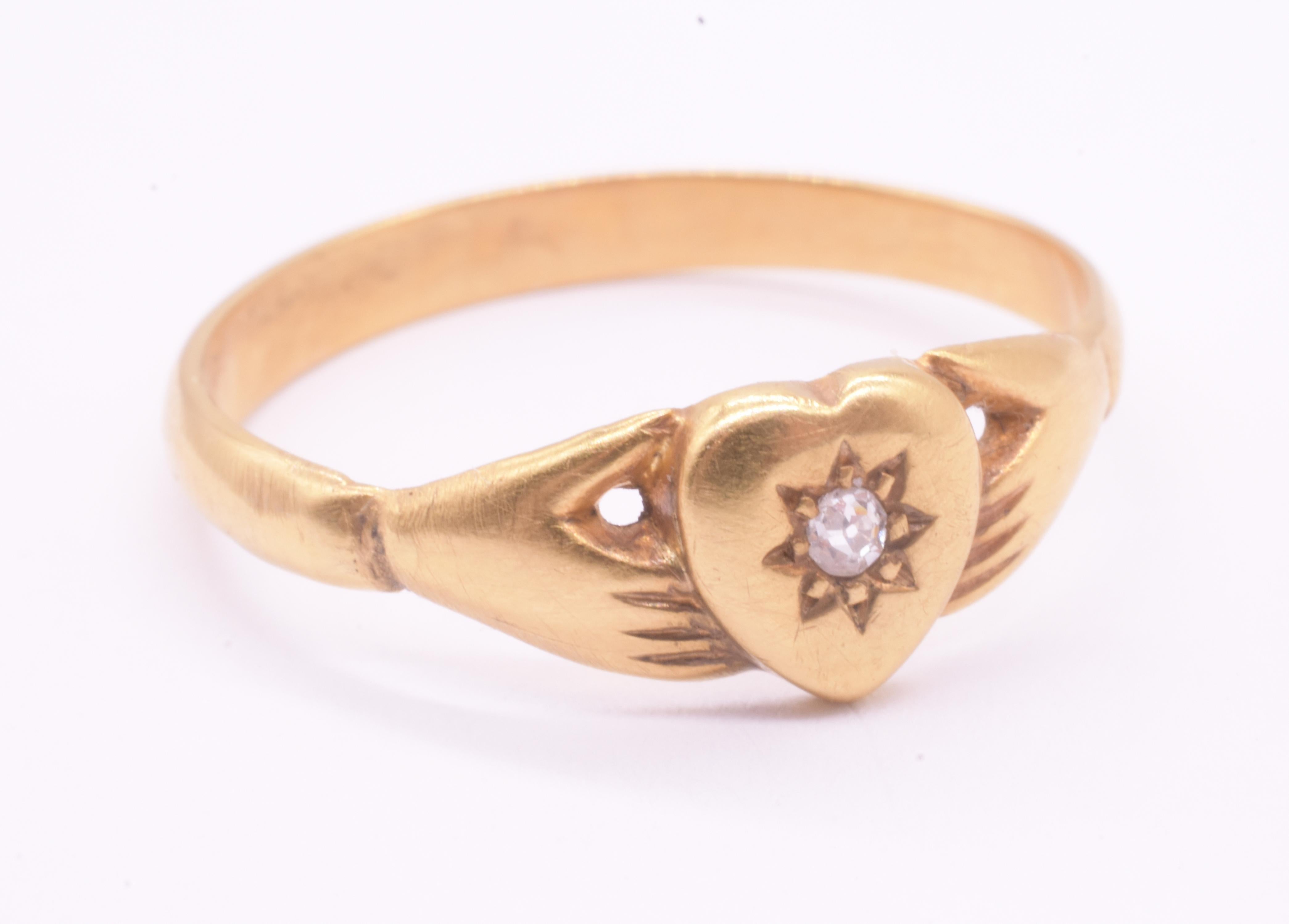 Anello Fede Mani che stringono il cuore con stella in smalto intagliato C1850 in vendita 2