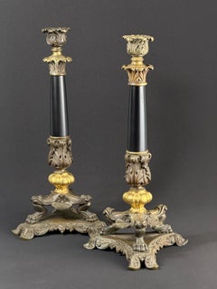 c.1860-1880 Coppia di candelieri francesi in bronzo e marmo nero, stile Luigi XV, 13,2