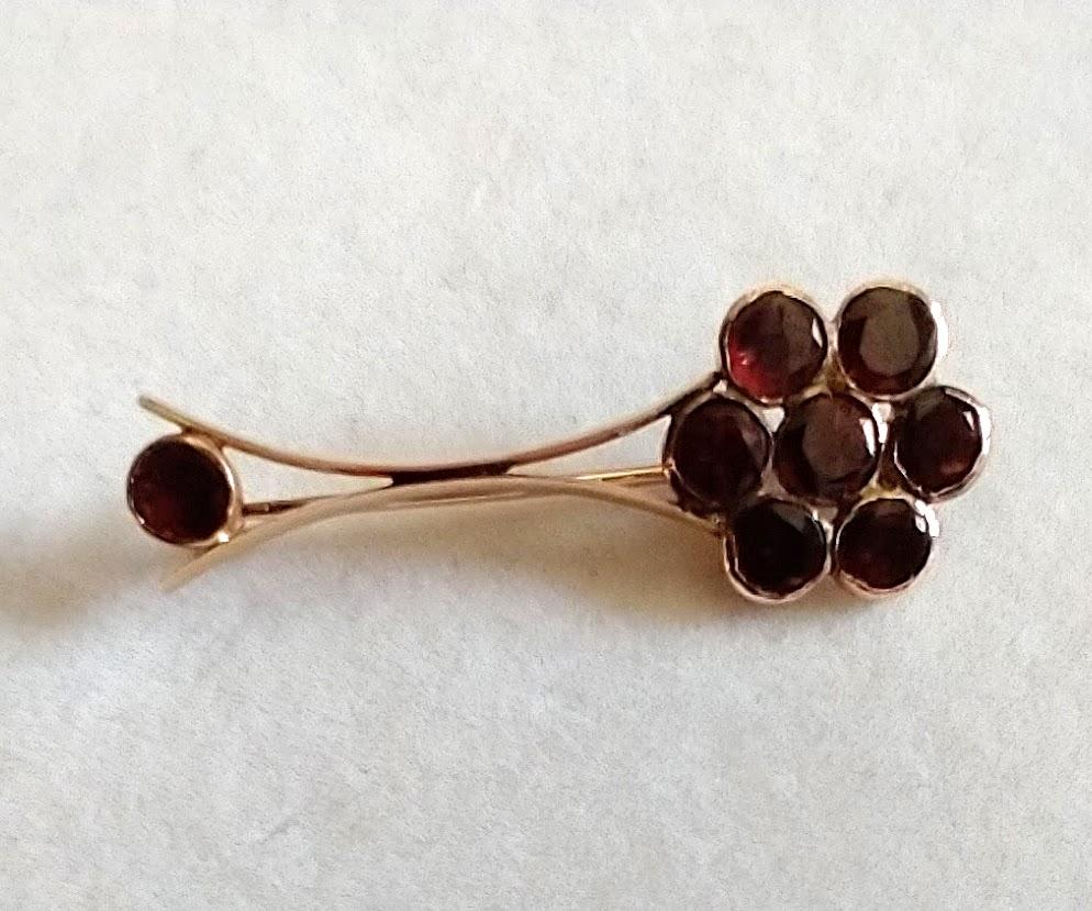 C1860 9k Halley's Flat Cut Granat Komet-Brosche im Zustand „Hervorragend“ im Angebot in Baltimore, MD