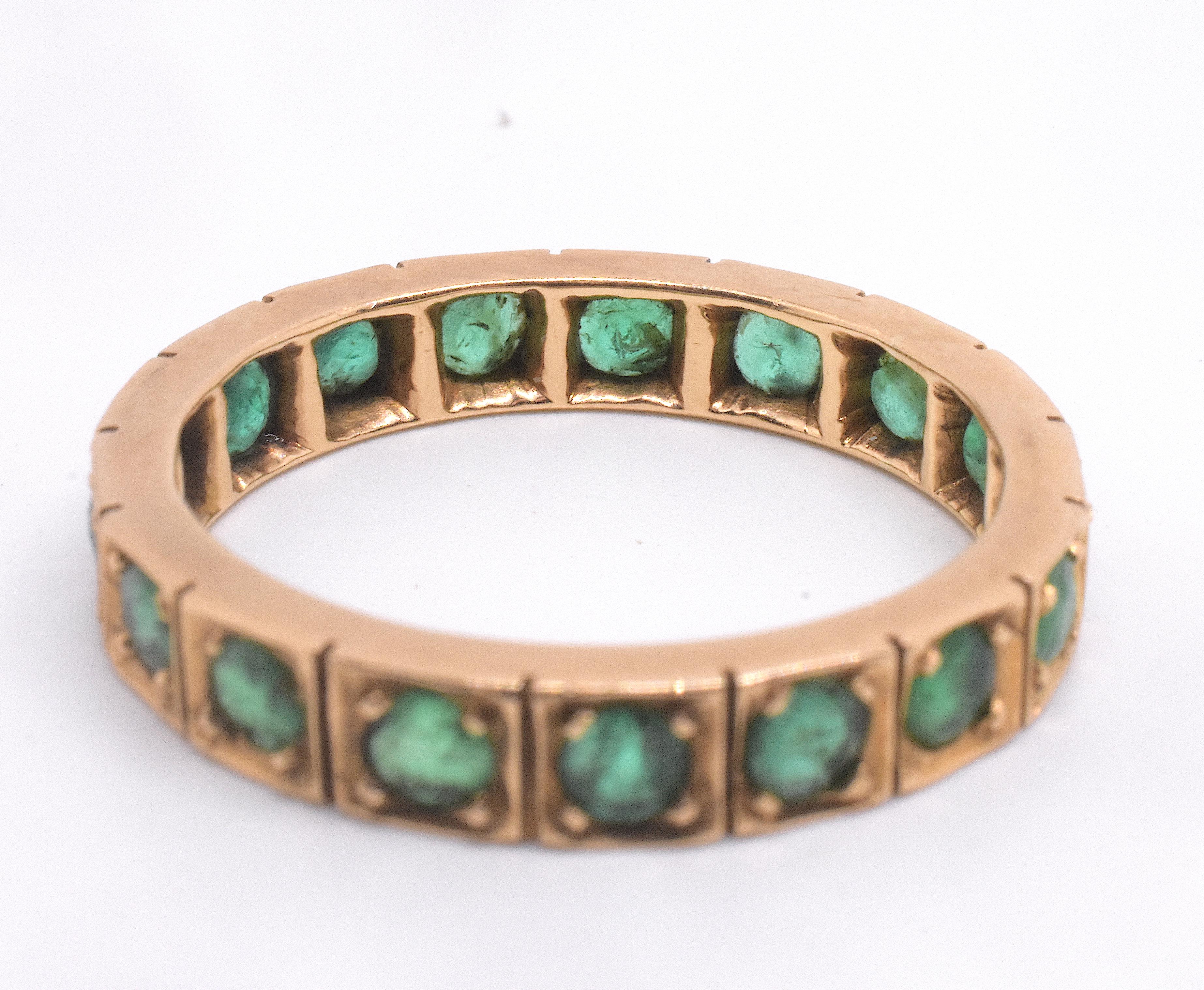 Début de l'époque victorienne C1860 Columbian Emerald Antique Eternity Band en vente