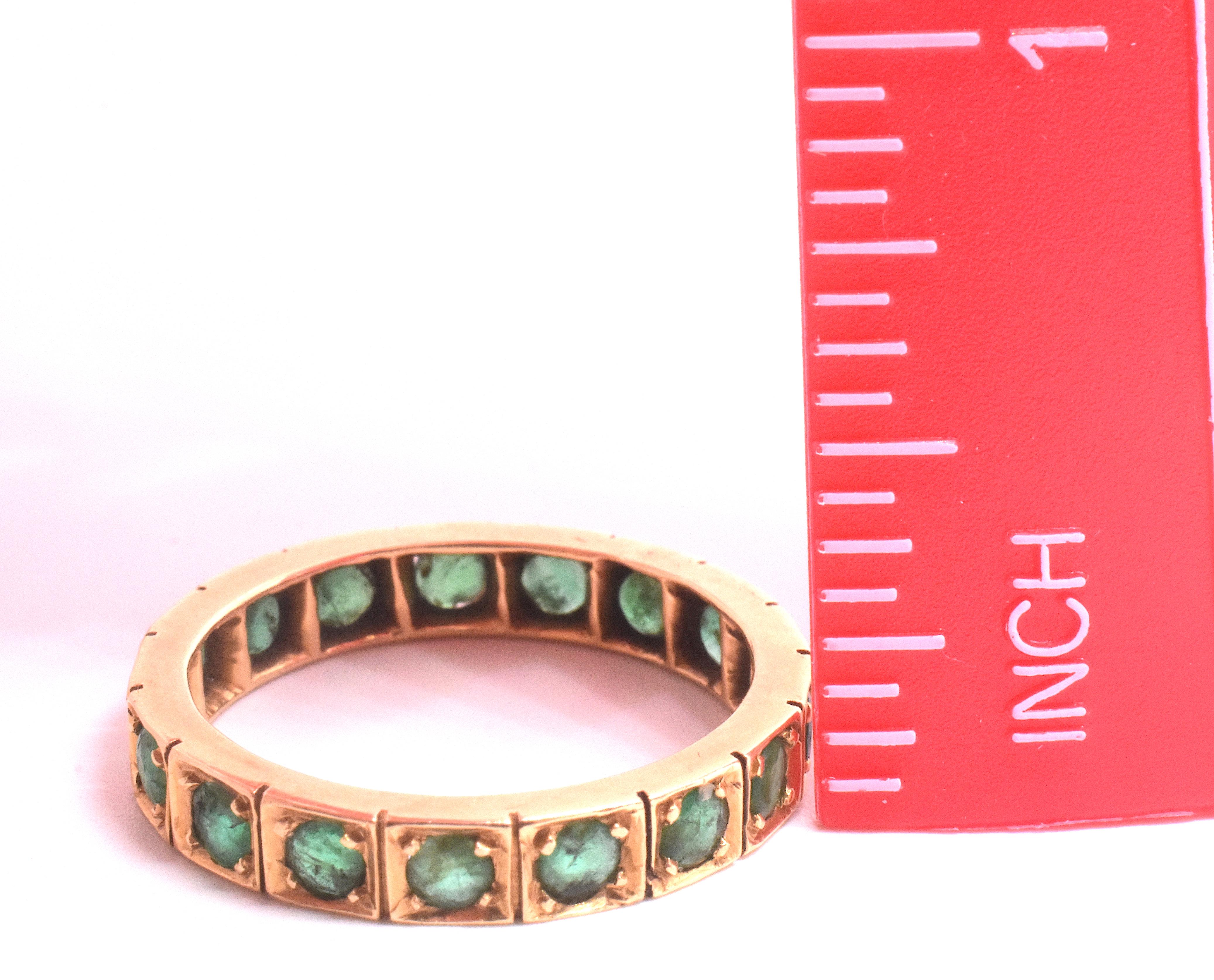C1860 Columbian Emerald Antique Eternity Band Excellent état - En vente à Baltimore, MD