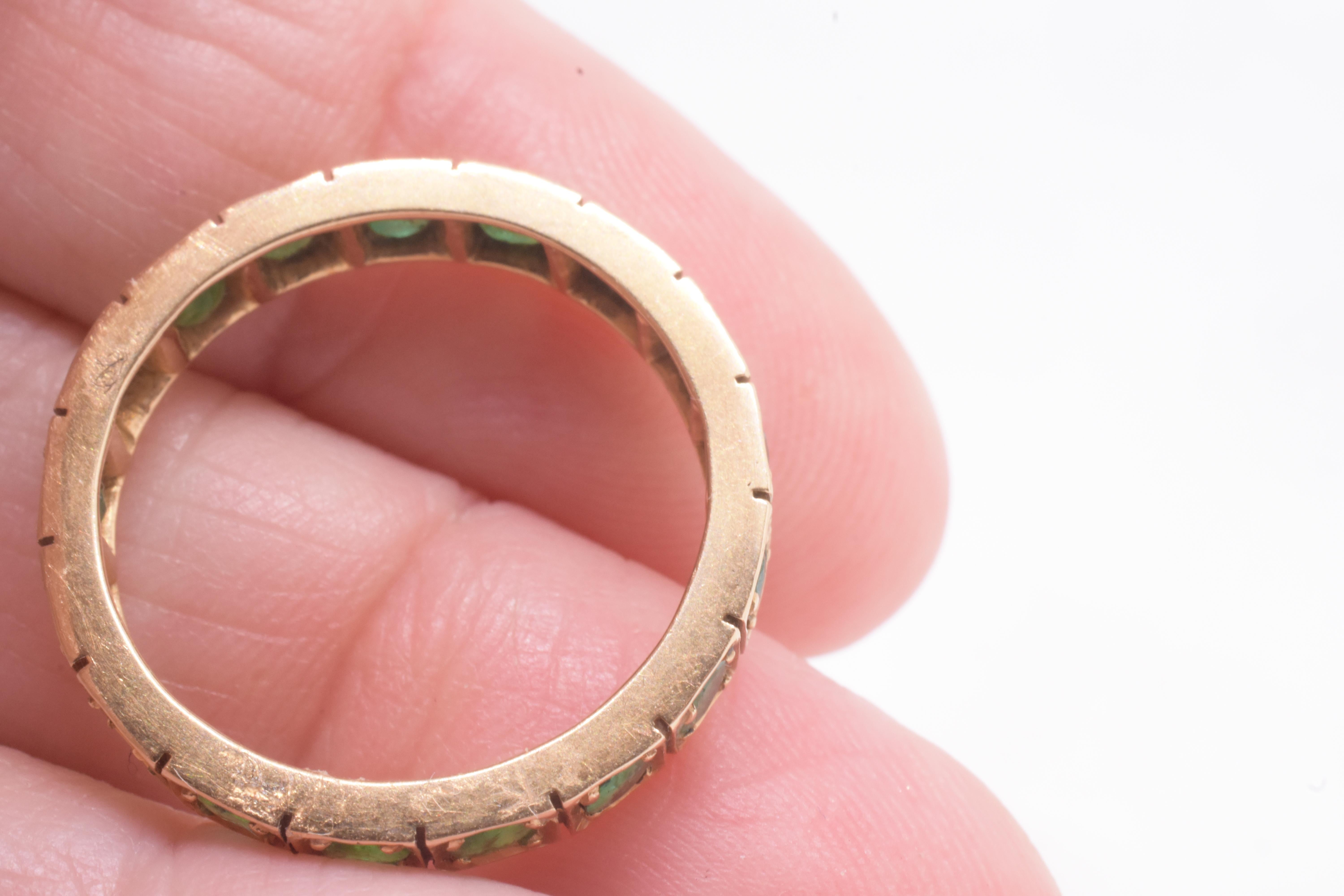 C1860 Columbian Emerald Antique Eternity Band Unisexe en vente