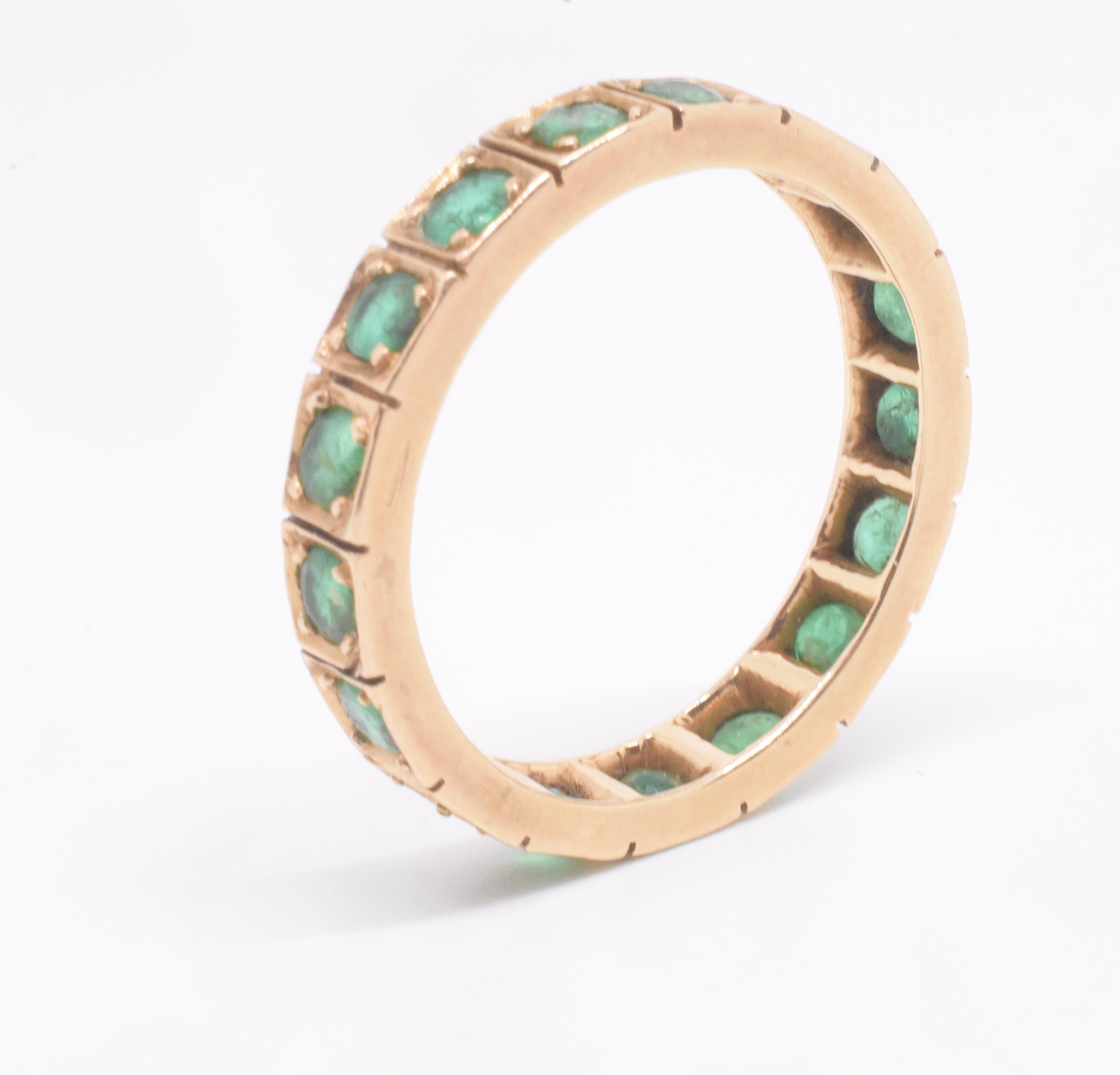 C1860 Columbian Emerald Antique Eternity Band en vente 3