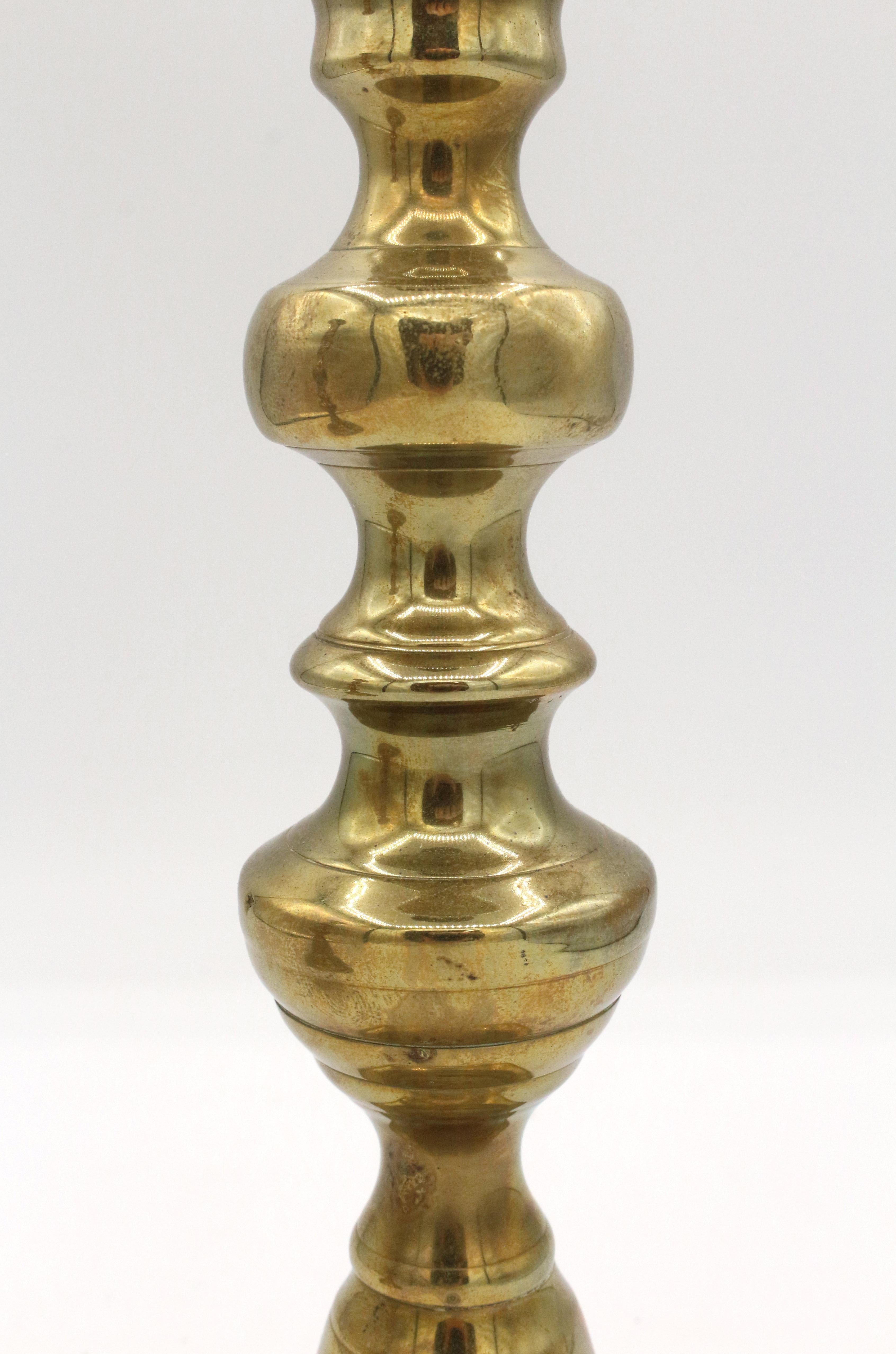 Mid-19th Century Pair of English Beehive Design Brass Candlesticks, circa 1860s