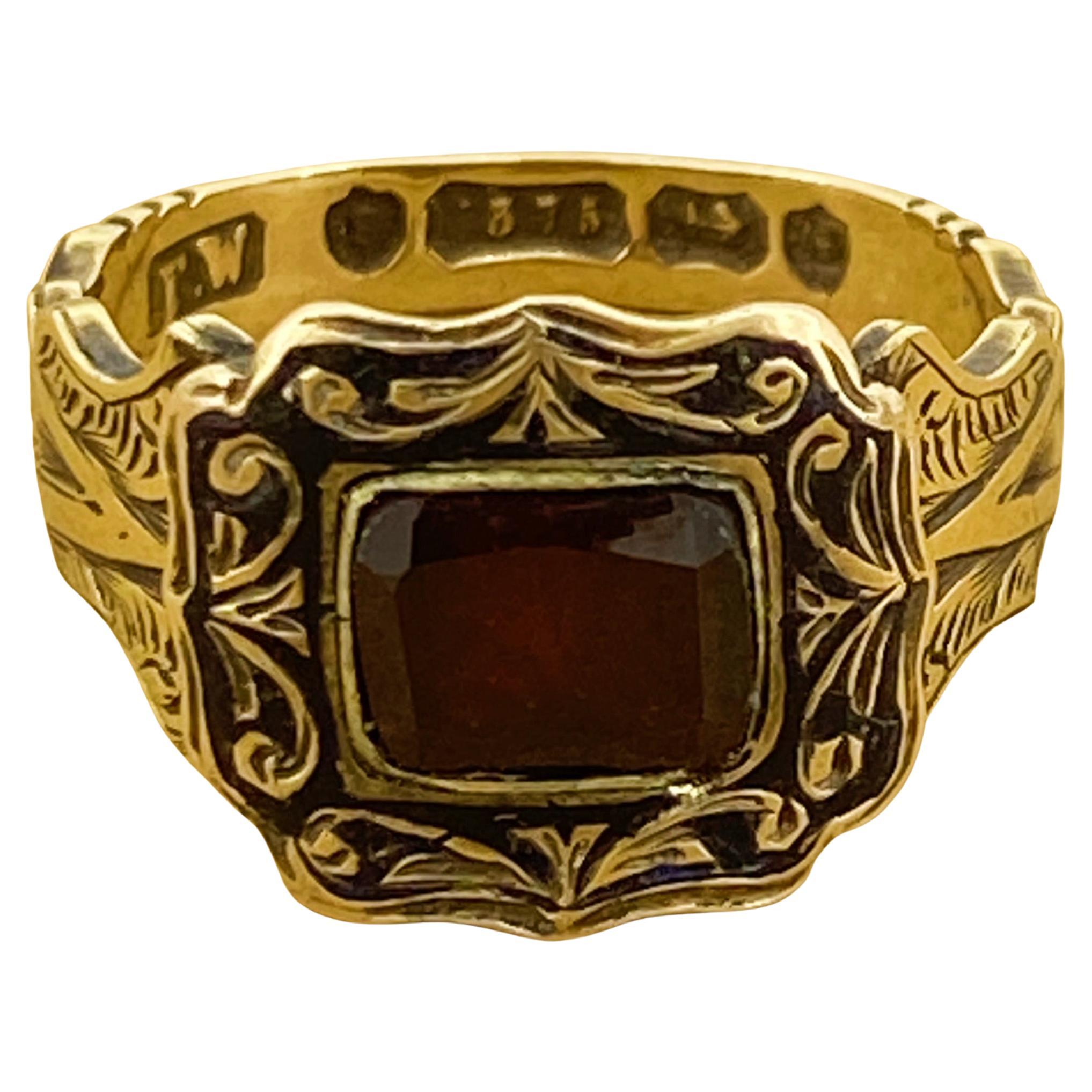 c1864 Anillo victoriano de luto Memento Mori de oro de 9 quilates, esmalte negro y granate, FW.