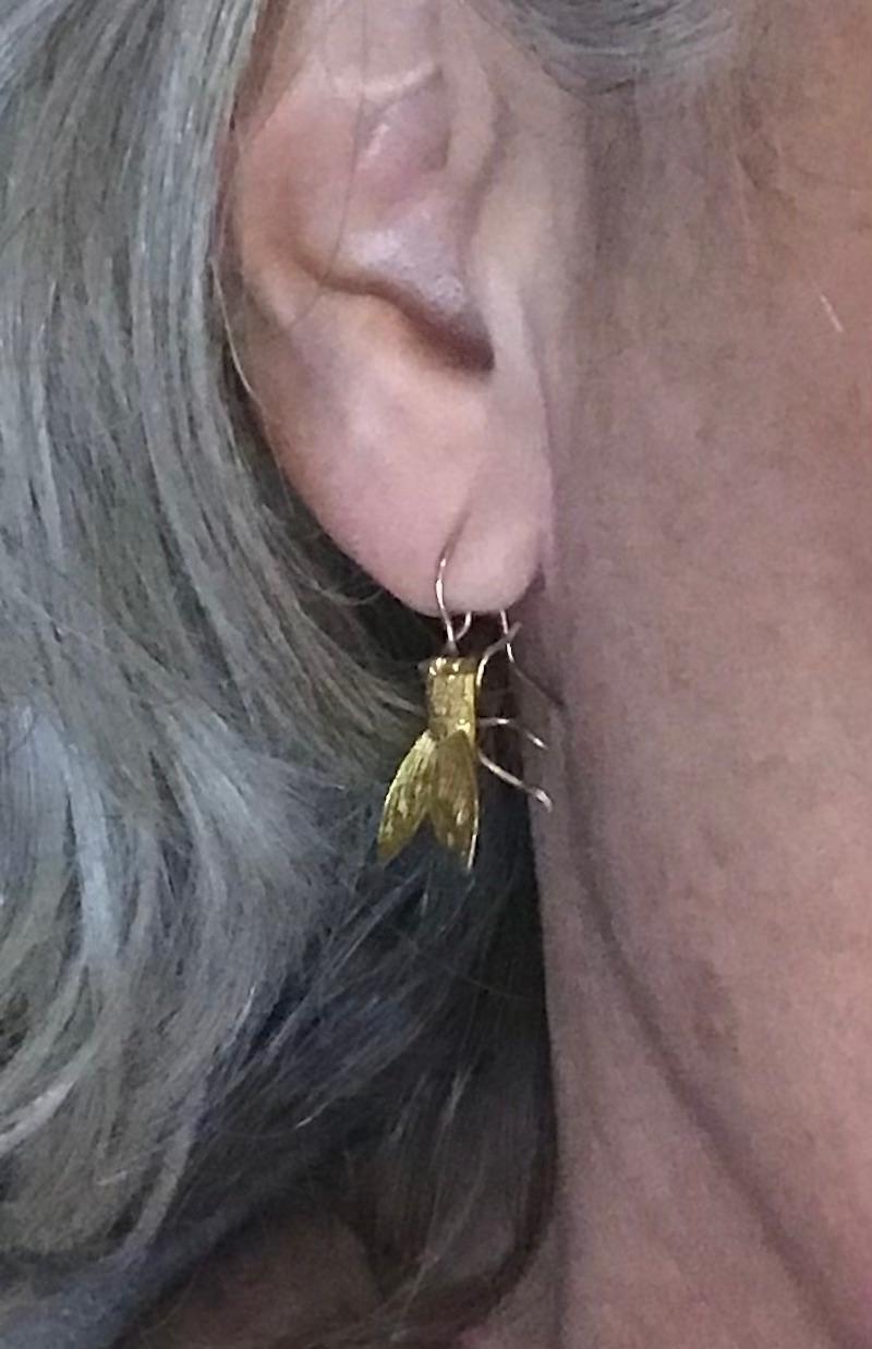 C1867 Gold toned Realistic Fly Earrings w/ Diamond Registry Mark 8