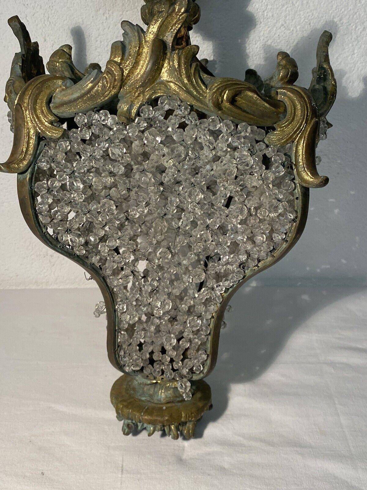 c1870s Lámpara de techo francesa antigua rococo Luis XV de bronce dorado con cuentas de cristal en venta 1