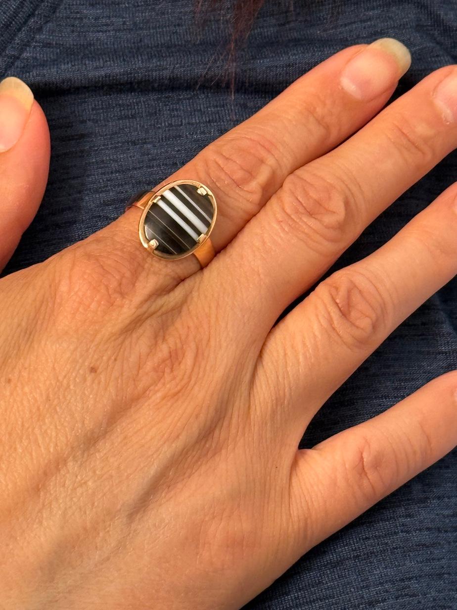 C1880 15K gebändert Achat Ring Größe 9 1/2 im Angebot 3