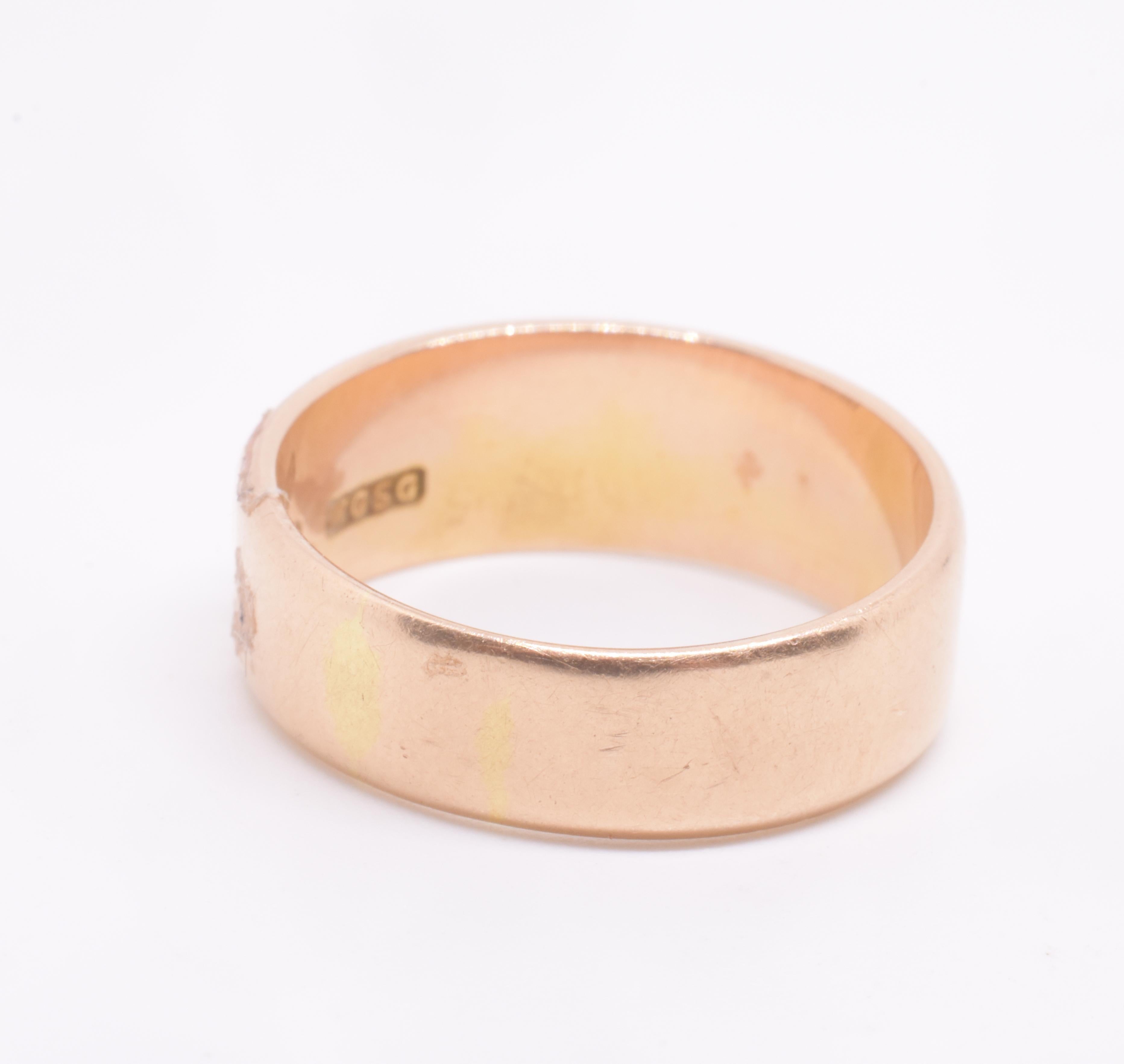 Nuestro maravilloso anillo victoriano de 15 quilates con la palabra 