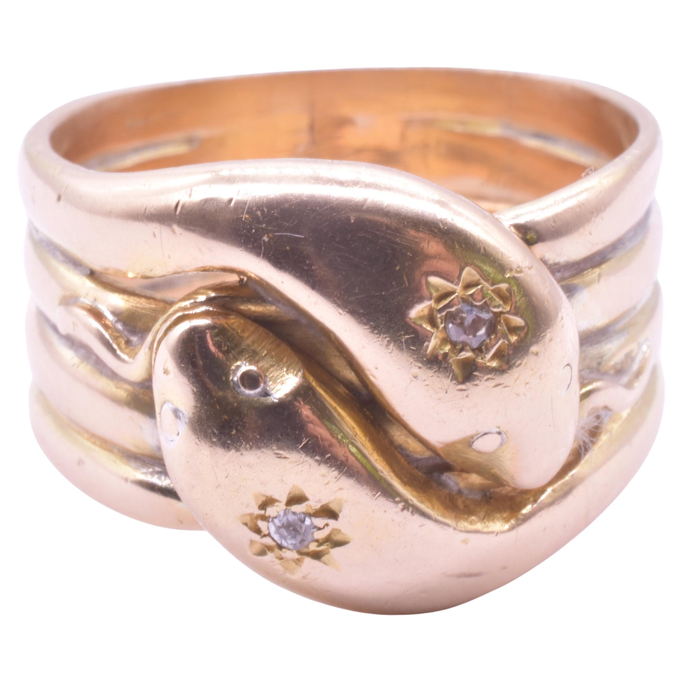 C.1880 Anillo de serpiente de cuatro cabezas en espiral de 18 quilates con diamantes estrella