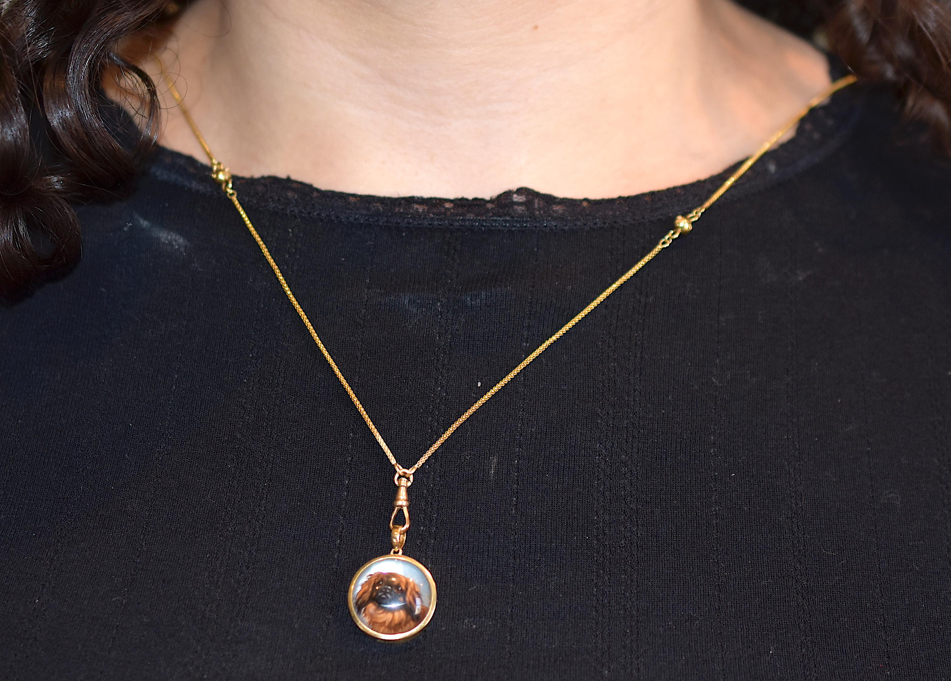 18 Karat Reverse Intaglio Crystal Pendant Depicting a Pekingese Dog, circa 1880 3