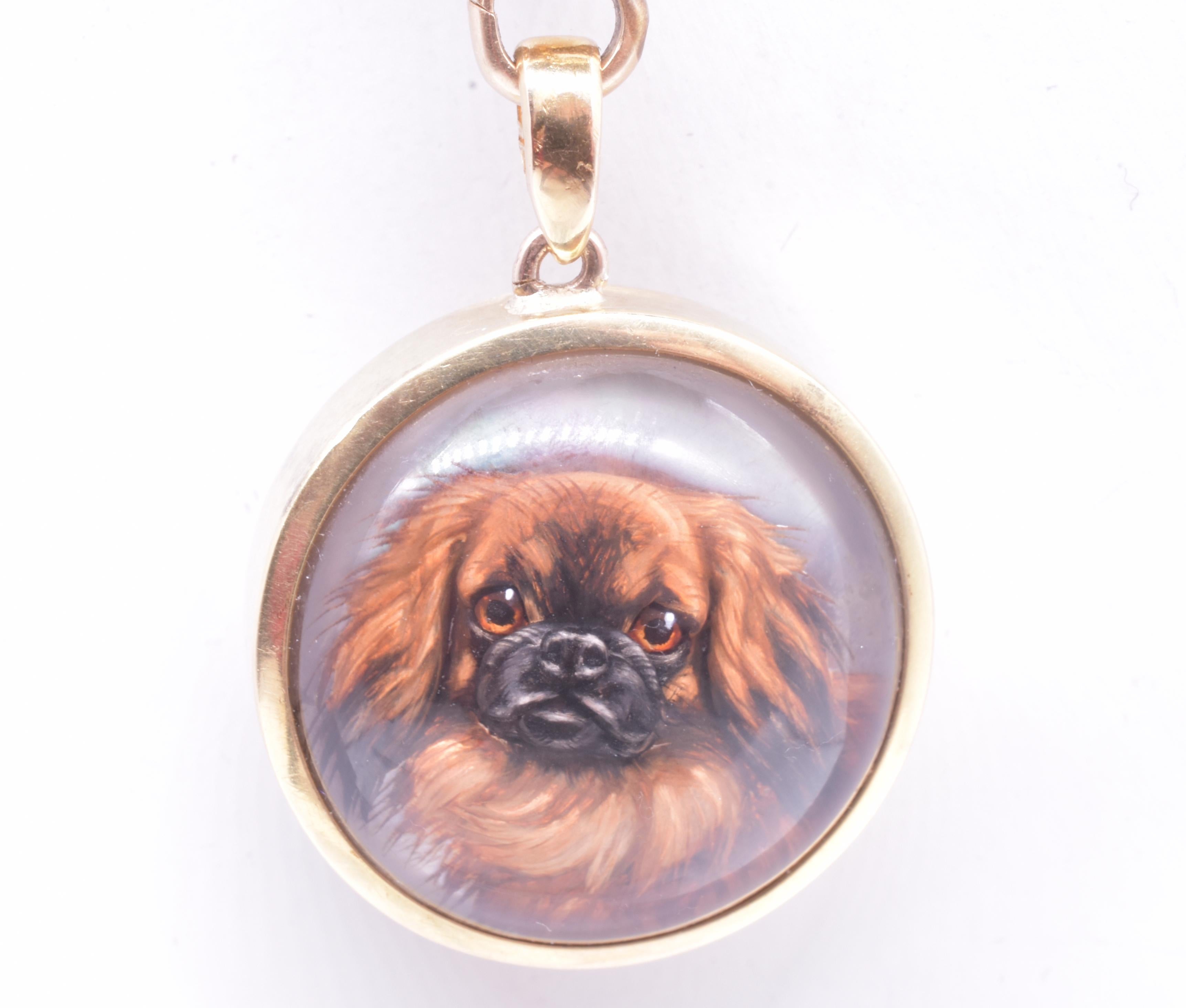 Cabochon 18 Karat Reverse Intaglio Crystal Pendant Depicting a Pekingese Dog, circa 1880 For Sale