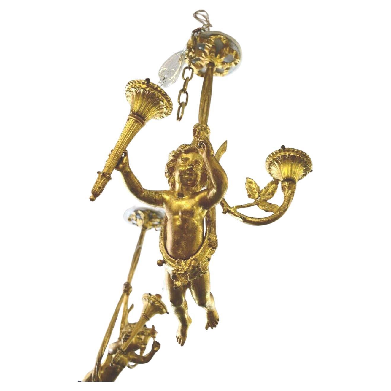 c1880 French Belle Epoque Bronze doré Chérubin "Flying Putto" Chandelier en vente