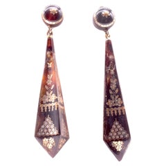 C1880 Pique Pose Earrings in a Long Pyramid Shape