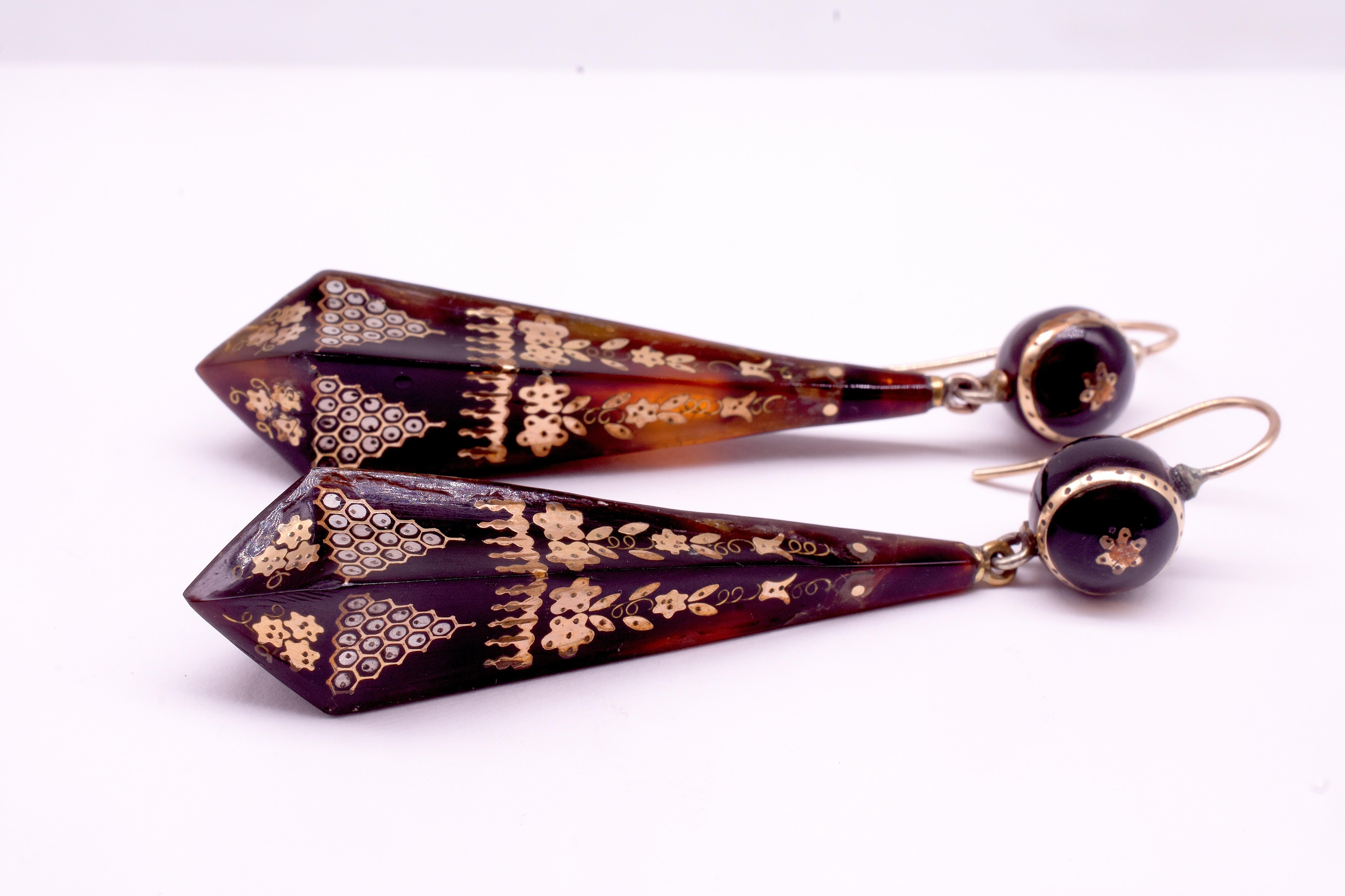 C1880 Pique Pose Earrings in a Long Pyramid w/ Inlaid gold behive pattern im Angebot 6