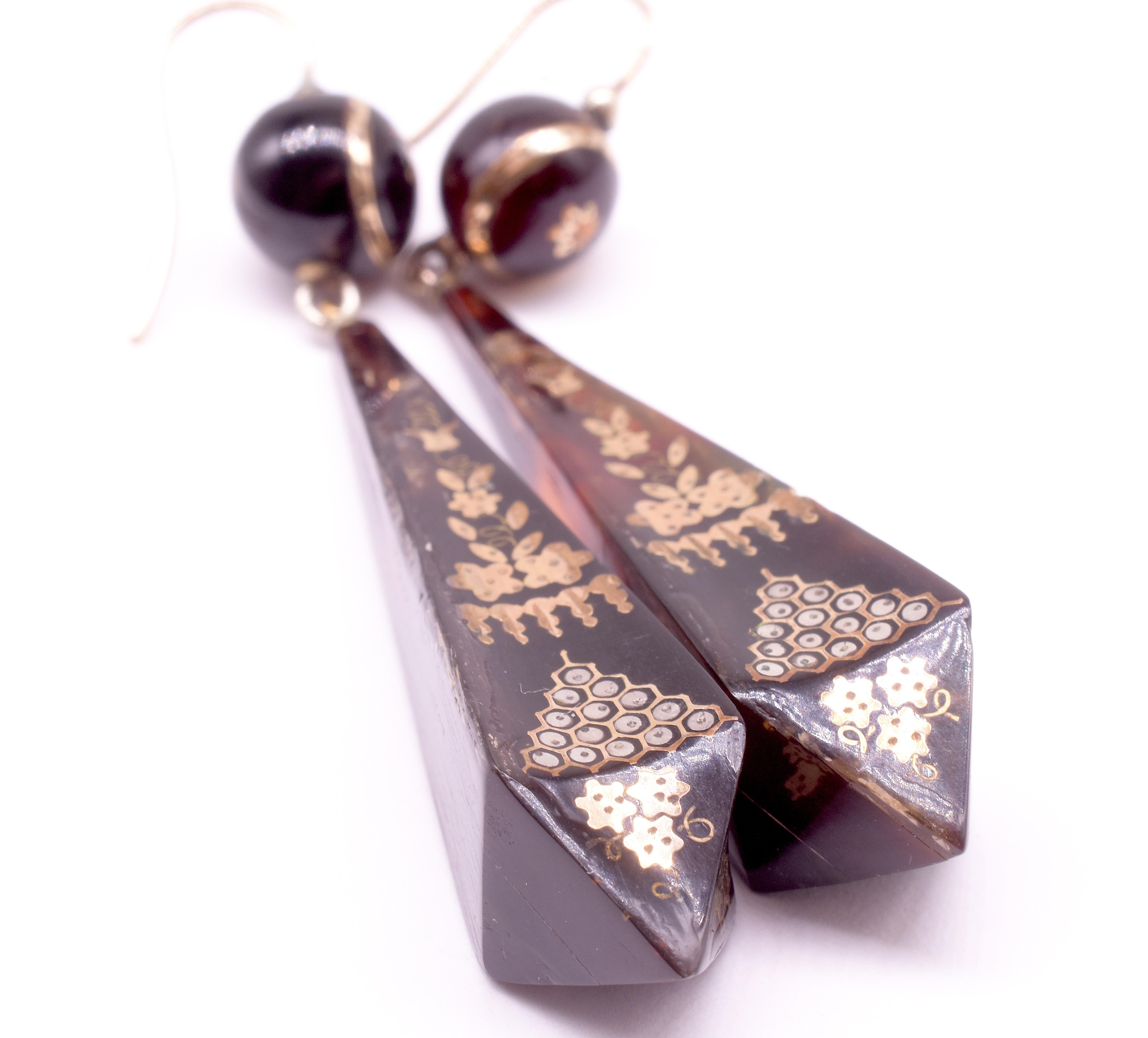 C1880 Pique Pose Earrings in a Long Pyramid w/ Inlaid gold behive pattern im Angebot 14