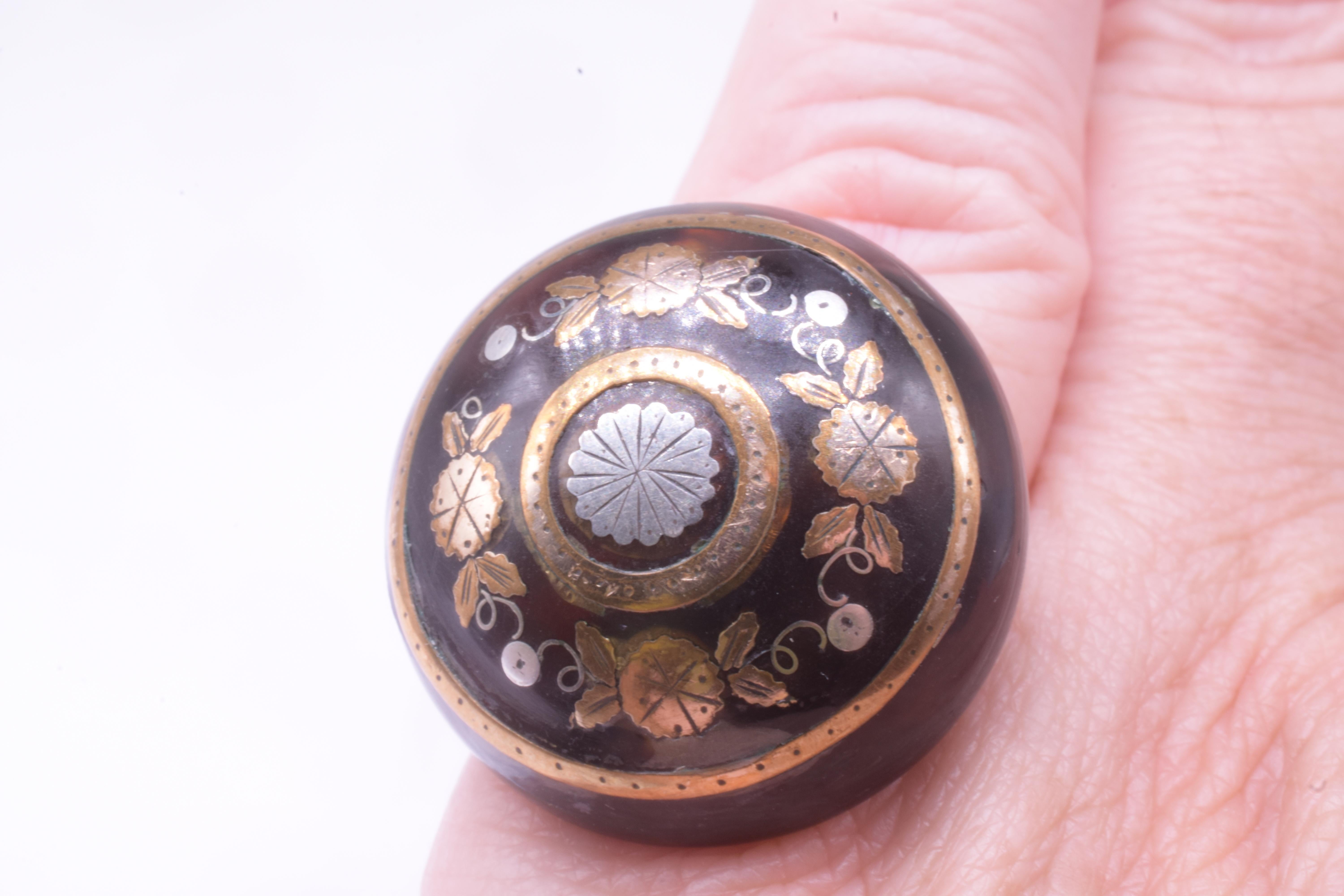 Vittoriano Anello floreale Pique Pose C1880 con intarsi in oro e argento, misura 5,75 in vendita