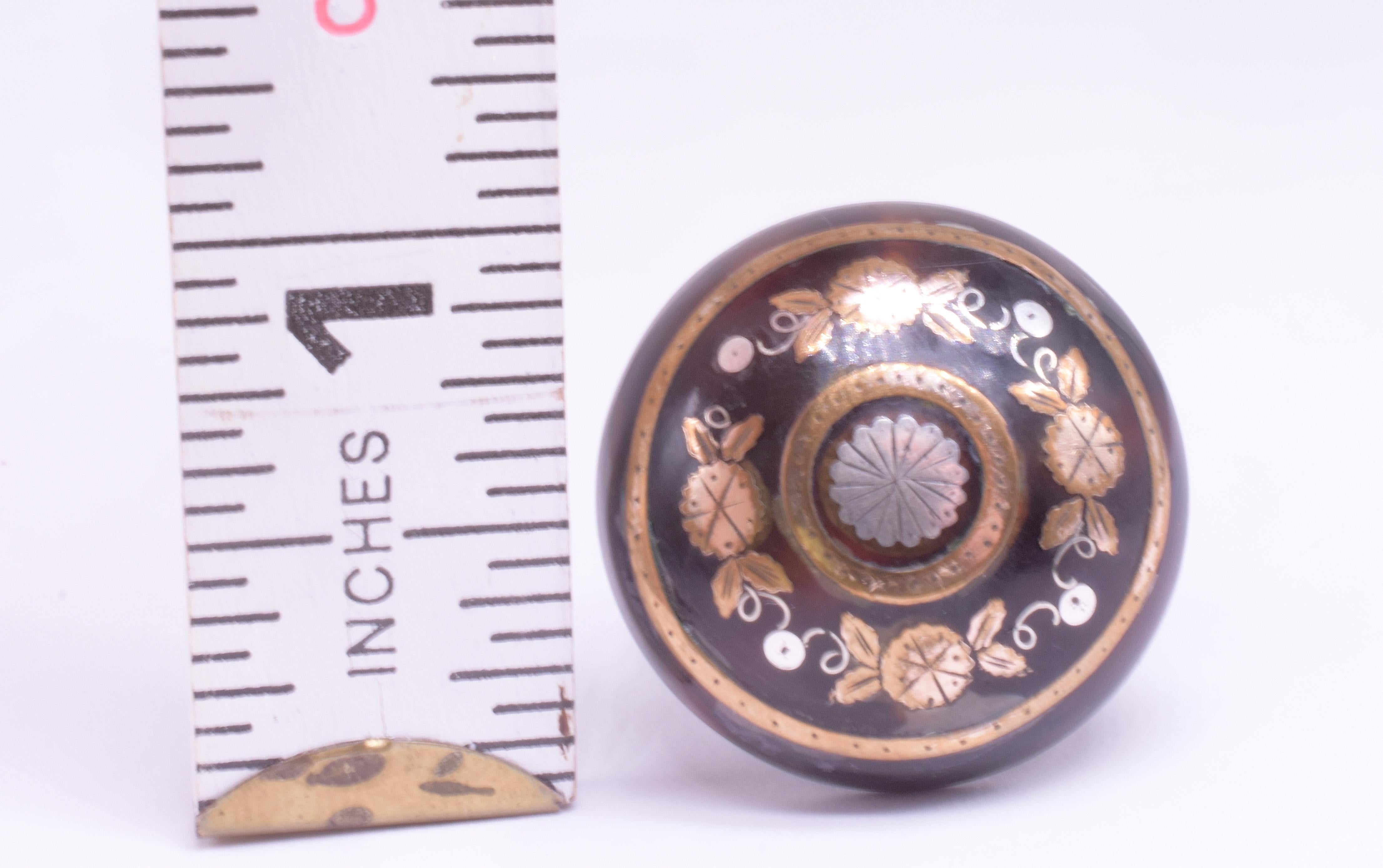 Anello floreale Pique Pose C1880 con intarsi in oro e argento, misura 5,75 In condizioni ottime in vendita a Baltimore, MD