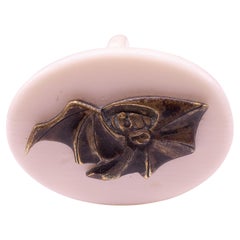 C1885 Shakudo-Ring mit Schachtel aus gemischten Metallen, an einem Knochenband montiert