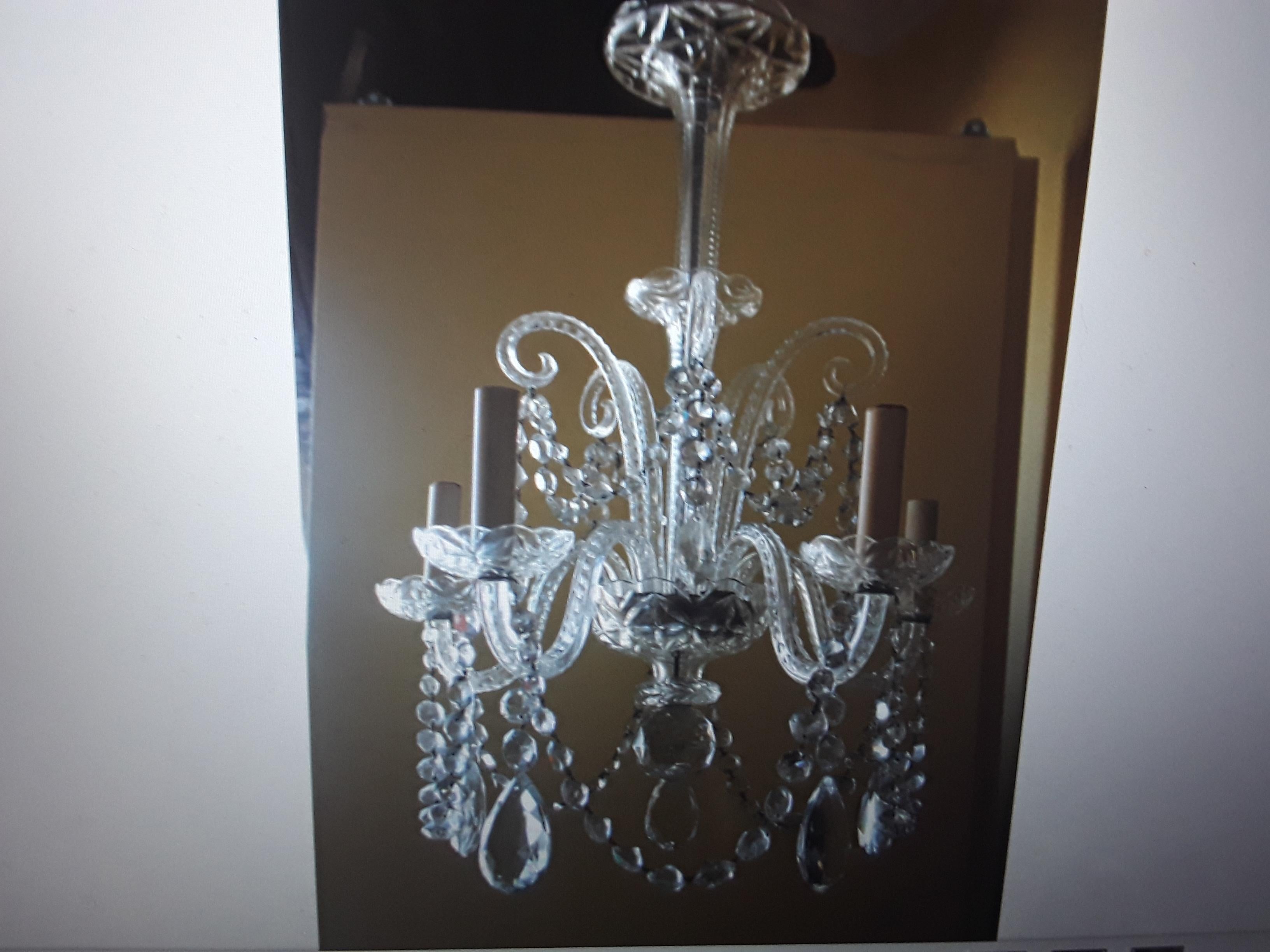 c1890-1900 Antique Anglo-Irish Traditional Cut Leaded Crystal Chandelier For Sale 6