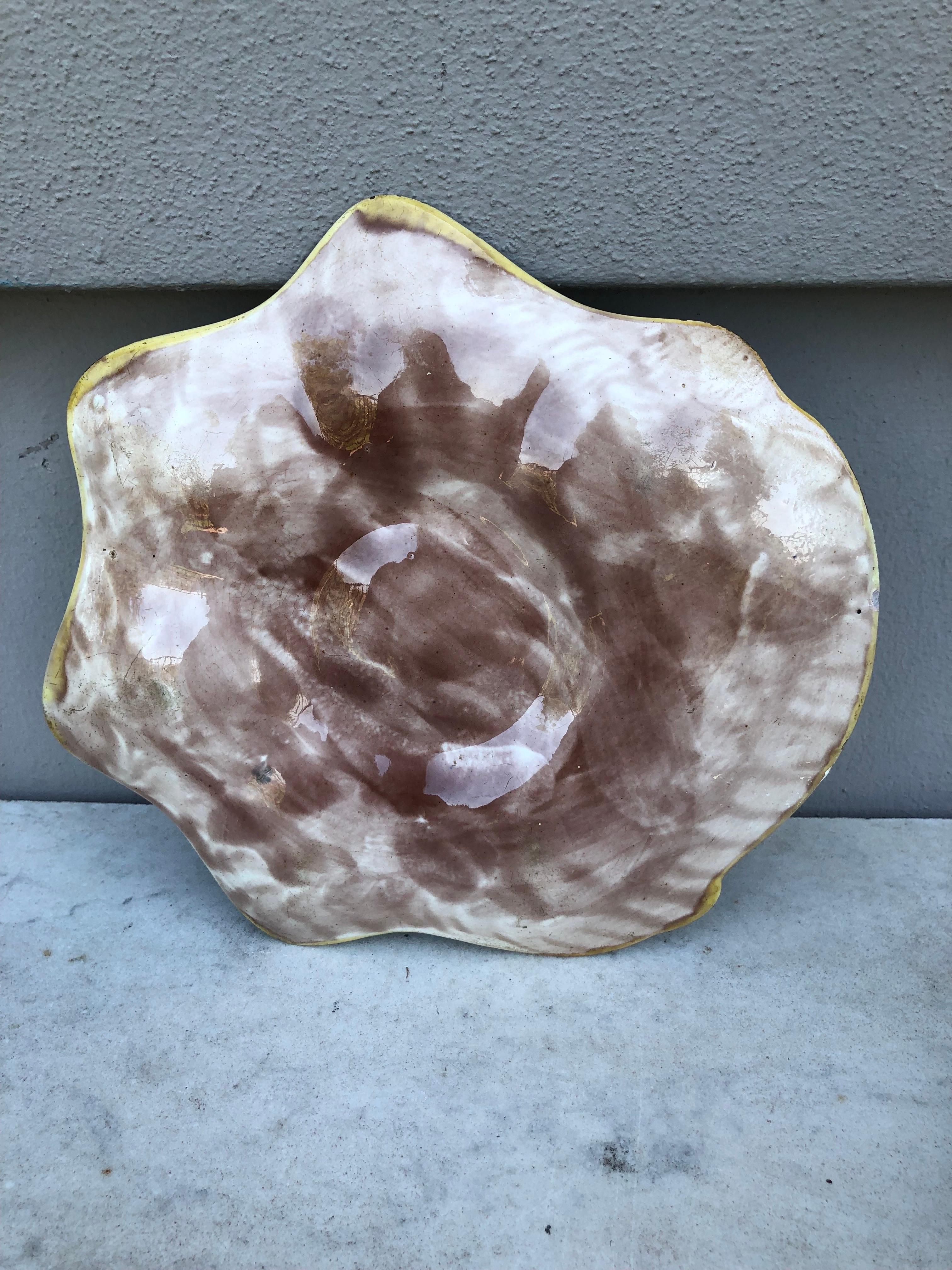 C.1890 English Majolica Fish Heads Oyster Plate In Good Condition In Austin, TX
