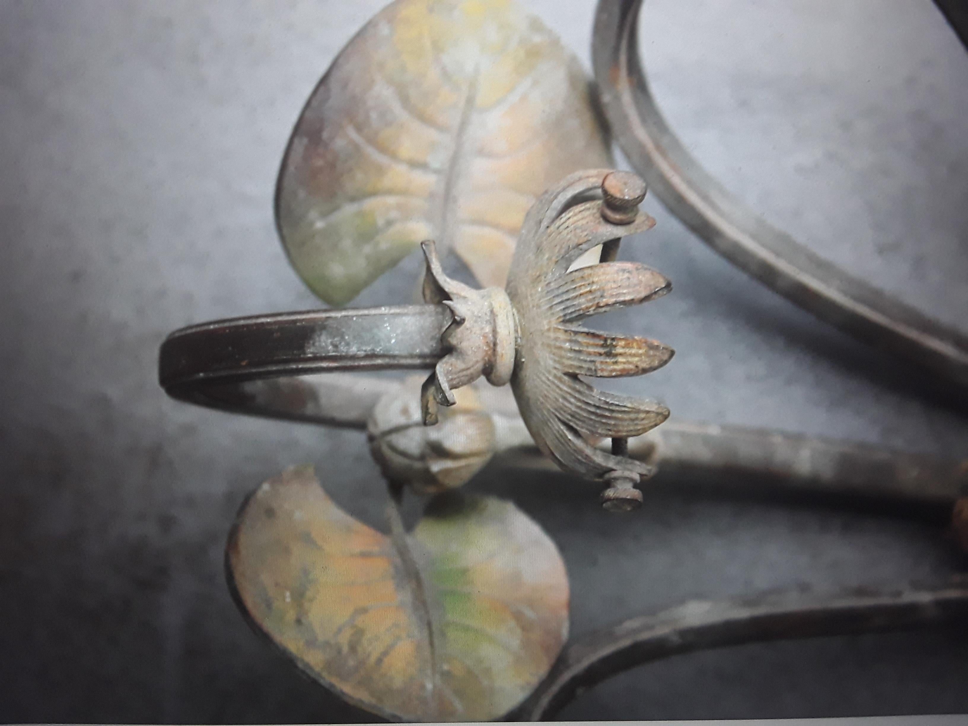SINGLE Französischer Jugendstil-Wandleuchter „Fleur“ aus Bronze, polychrom, Lilienblatt, Bronze, um 1890 im Zustand „Gut“ im Angebot in Opa Locka, FL